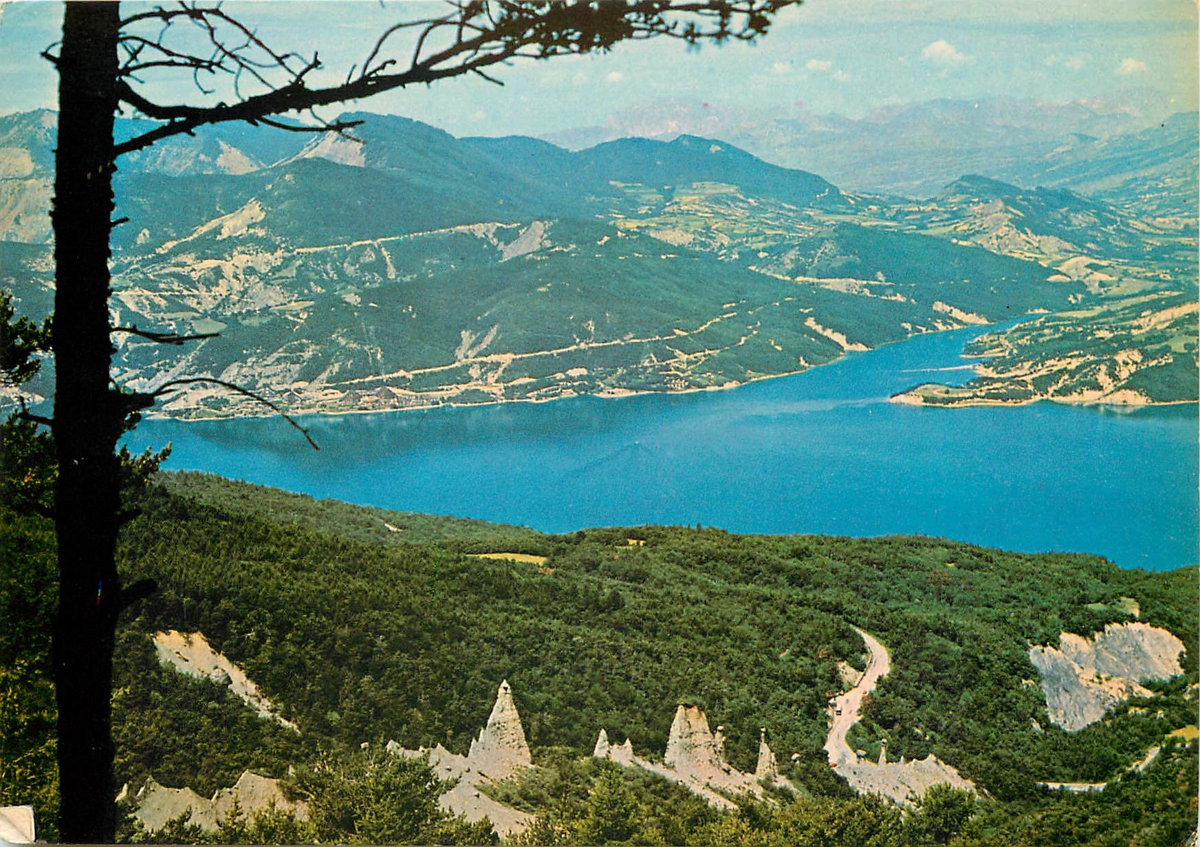 Barrage de Serre-Ponçon — vue panoramique — Éditions MAP, n° 13336