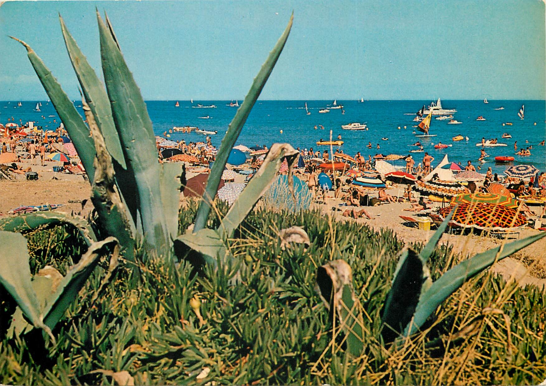 CPSM Le Languedoc le Cap d'Agde Centre Naturiste Heliopolis la plage