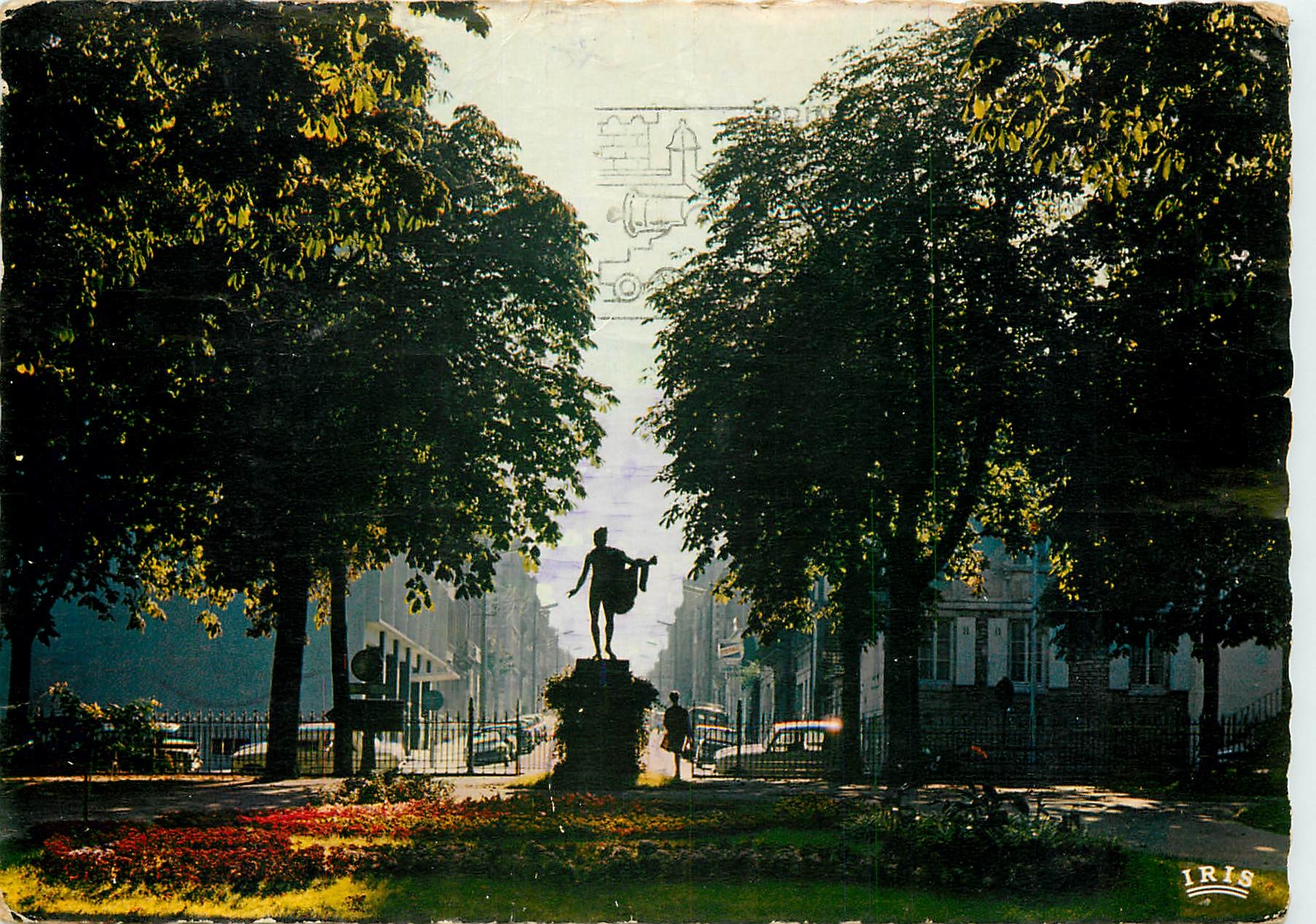 CPSM Niort (Deux Sevre) Les jardins de la Breche et l'avenue de Limoges