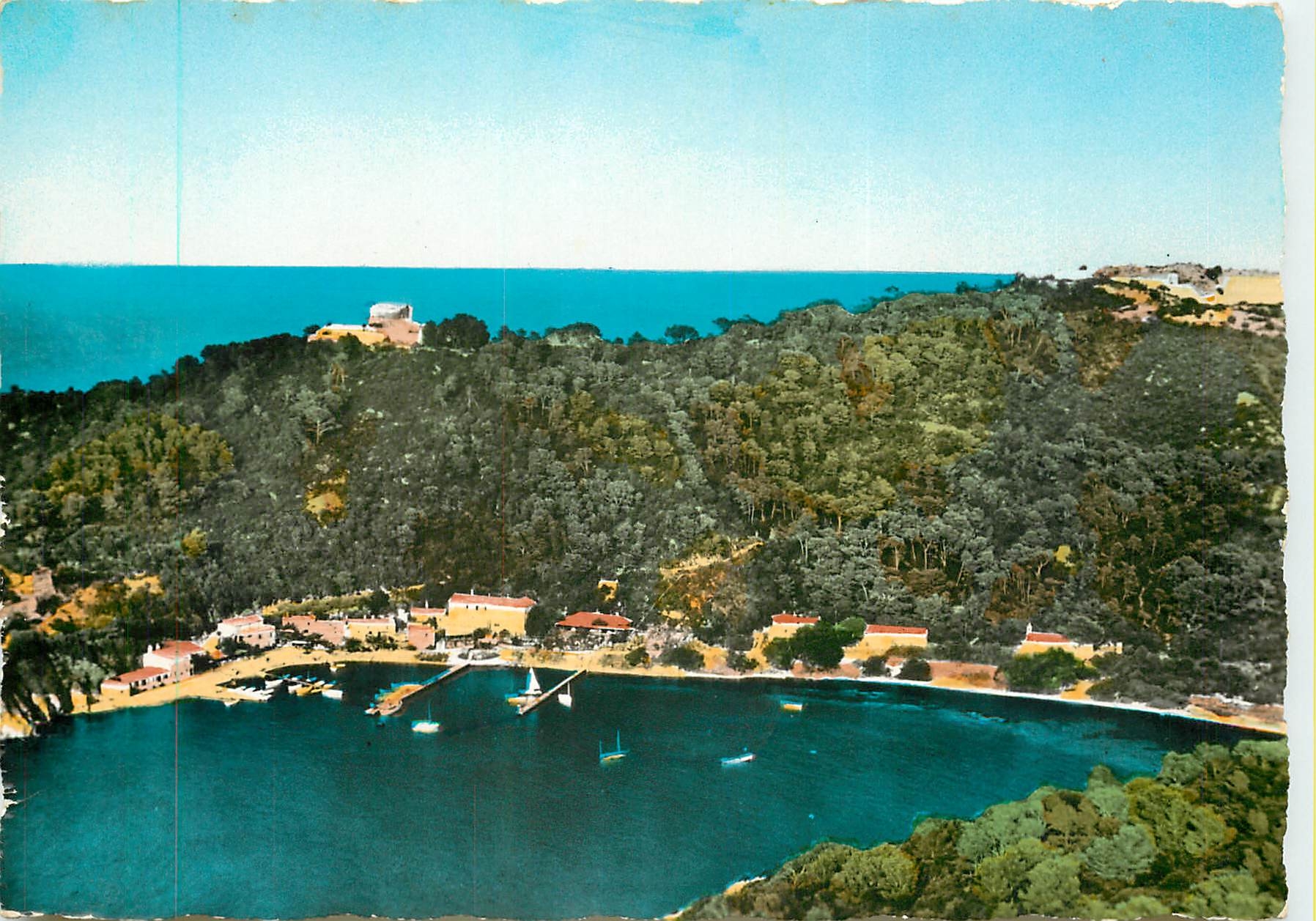 Ile de Port-Cros — Vue aérienne de la Baie — Société des Routes du Ciel, n° 8640