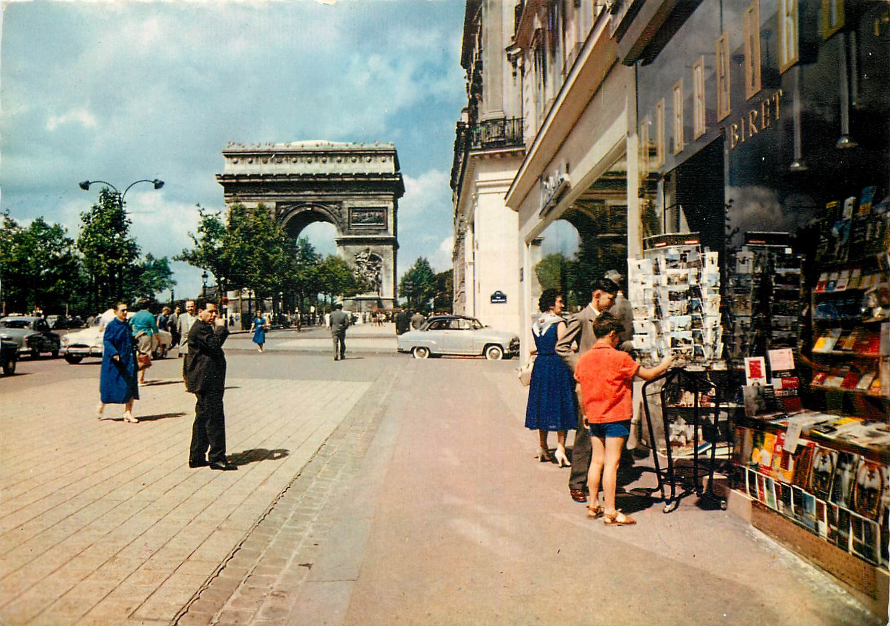 CPSM Paris Avenur des champs Elysee et Arc de Triiomphe