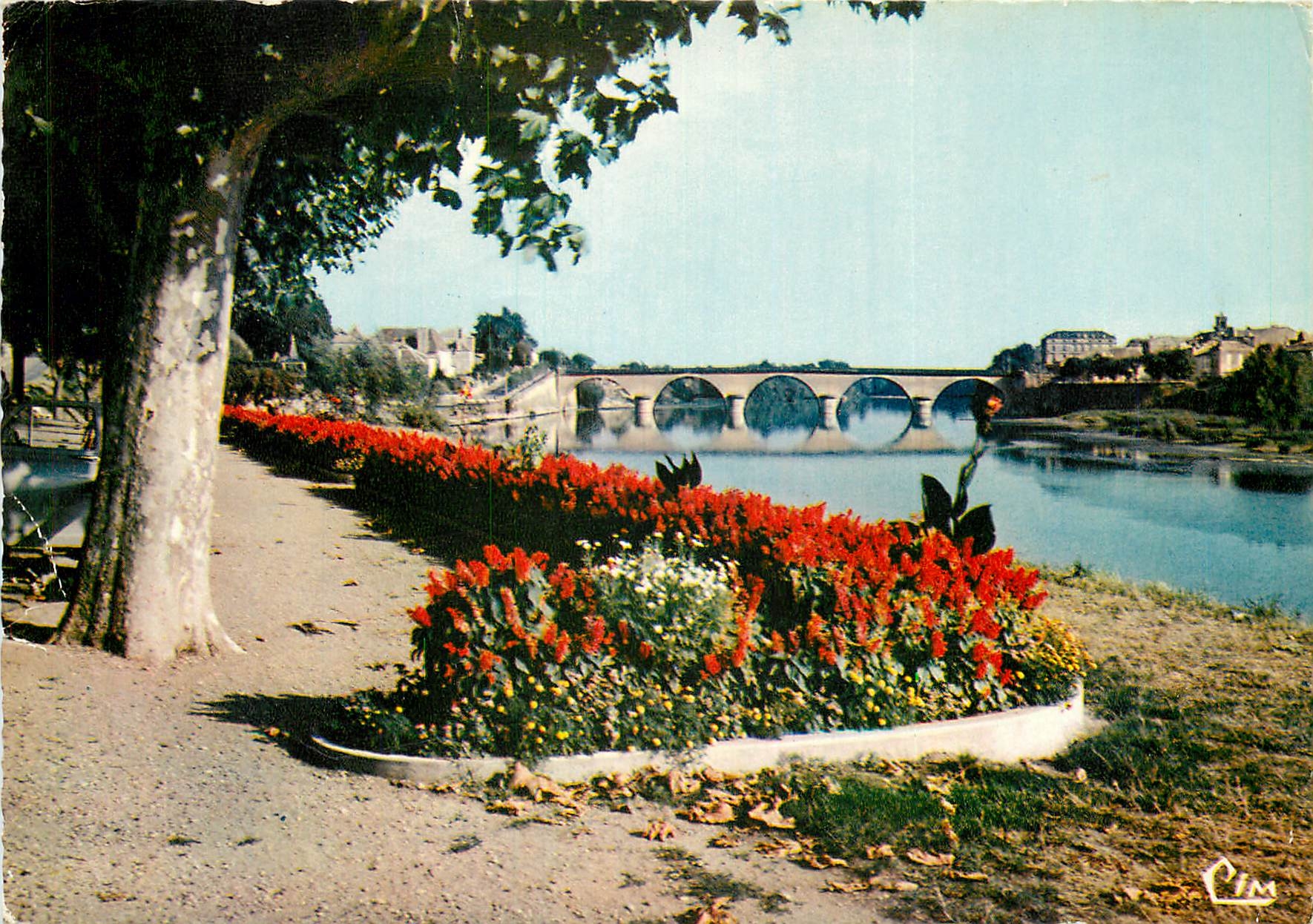 Bergerac — Le Pont et les Rives de la Dordogne — Cim