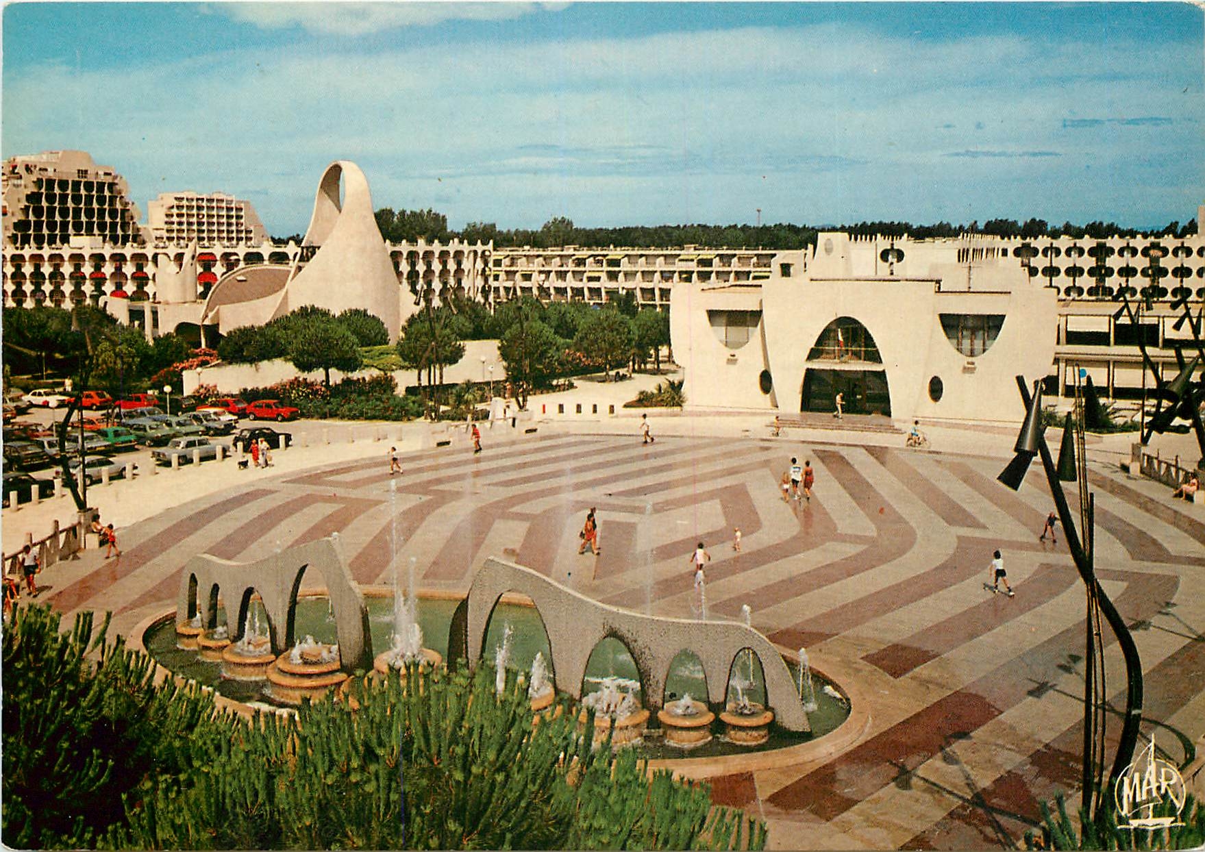 La Grande Motte — The City of the Year 2000 — Place du 1er Octobre — Editions MAR