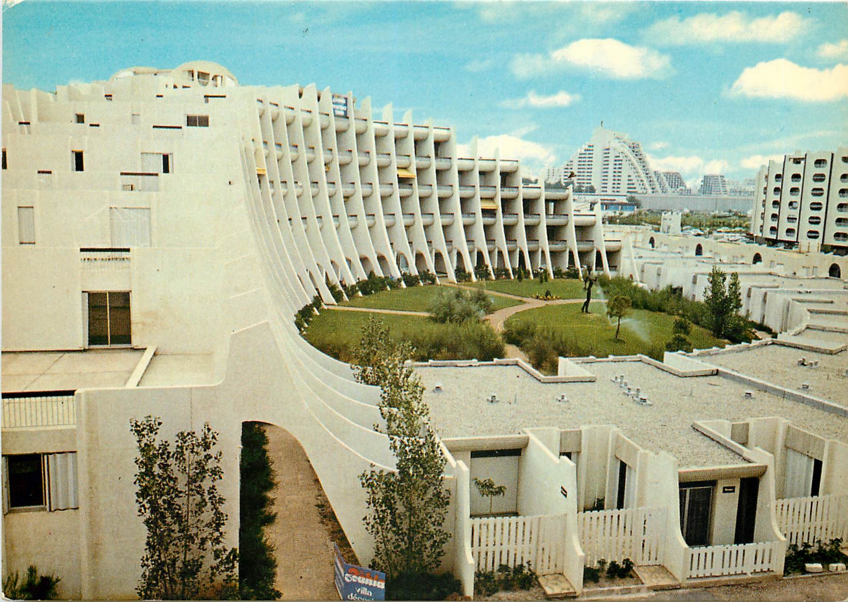 La Grande Motte (Hérault) — 'La Ville de l'An 2000' — Éditions Mar, Nice