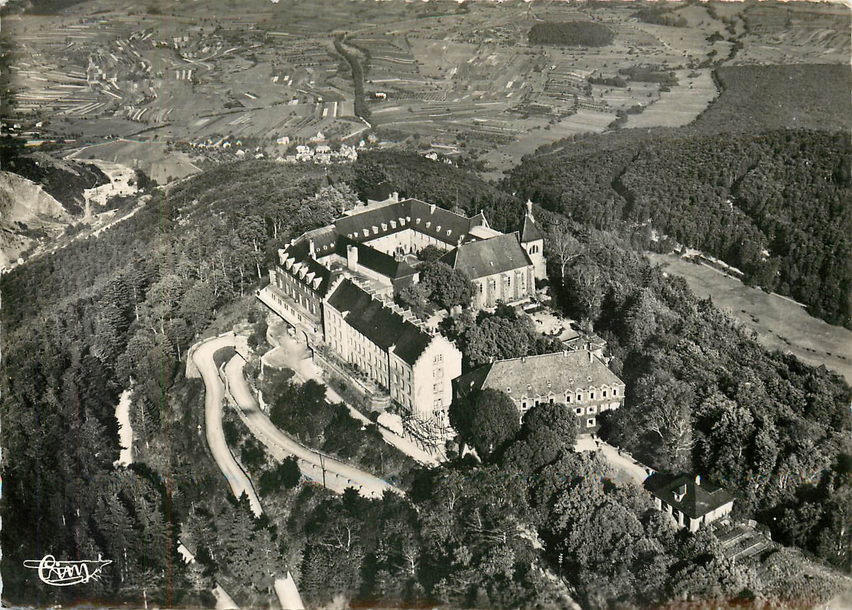 Mont-Sainte-Odile — Vue aérienne — Éditions Aériennes COBILTR IMP. MACON