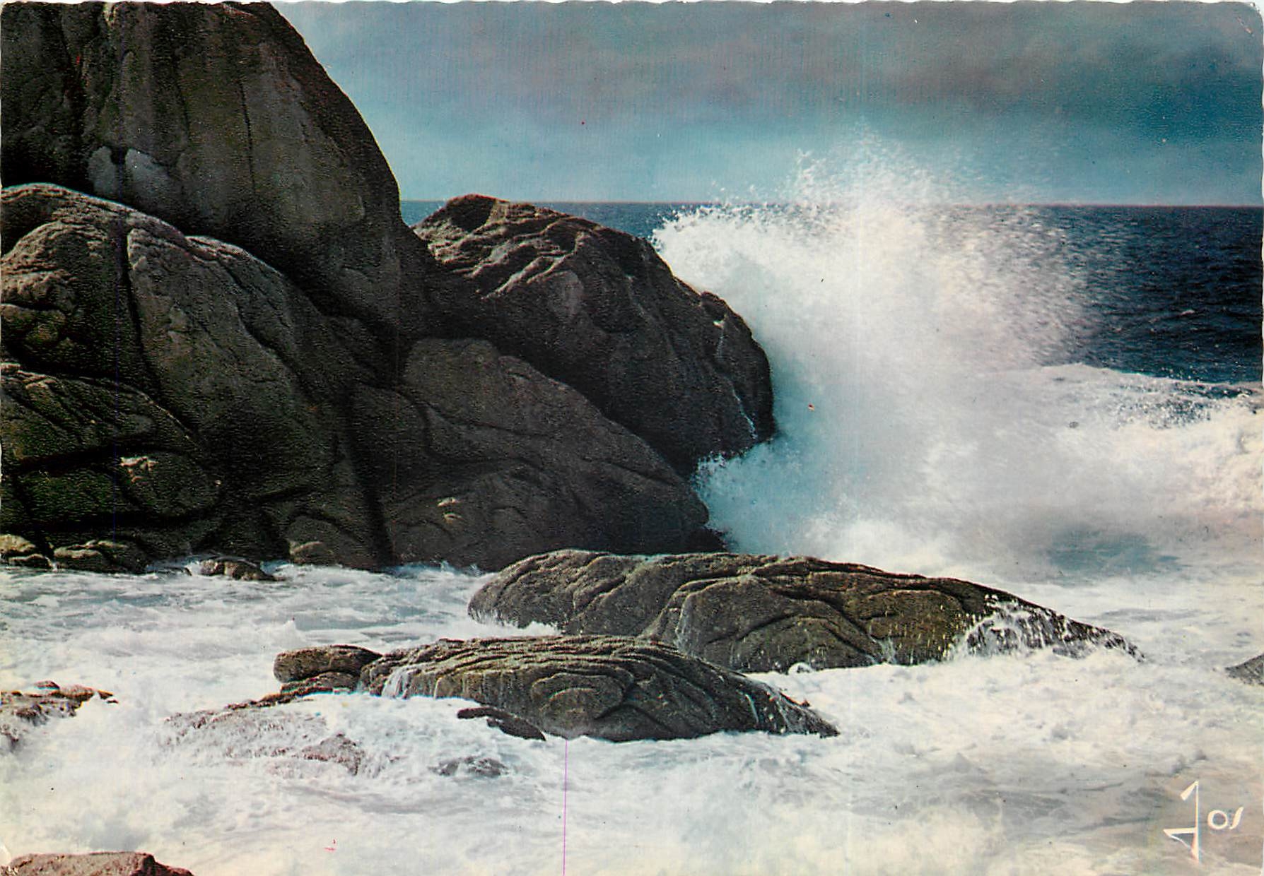 Vague déferlant sur la Côte Sauvage de Quiberon — IRIS JOS, série MX 3393