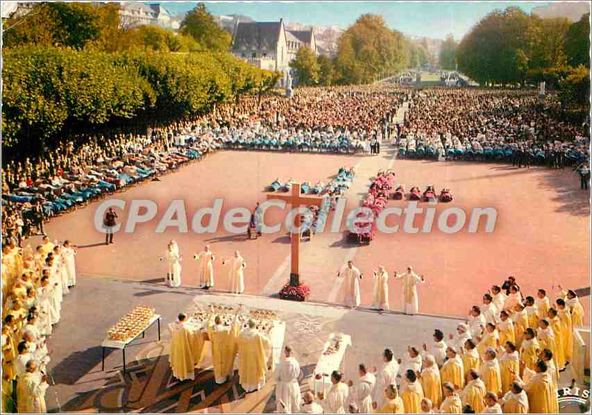 Lourdes — Pèlerinage à la Messe sur le parvis du Rosaire — Éd. A. Doucet, Lourdes