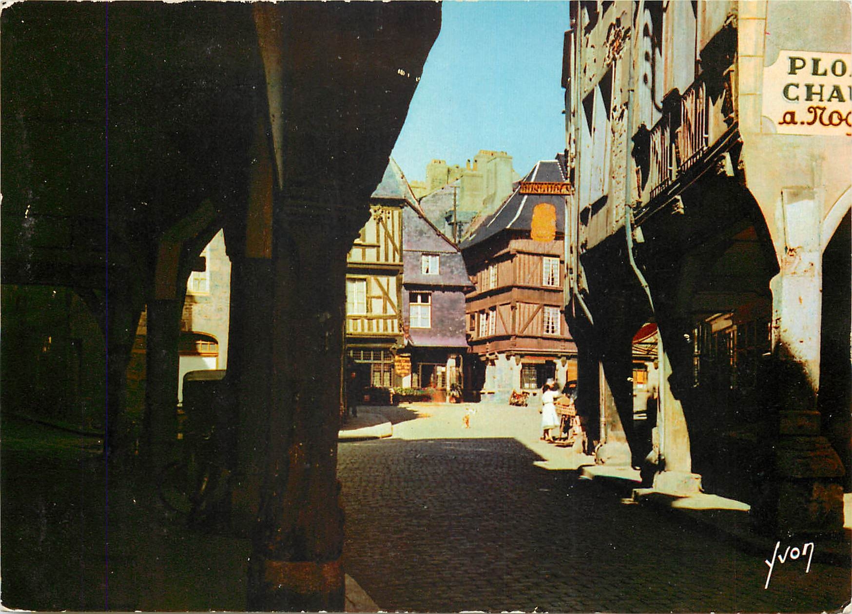Dinan (Côtes-du-Nord) — La grande rue et ses maisons à piliers de bois — Éditions d'Art YVON
