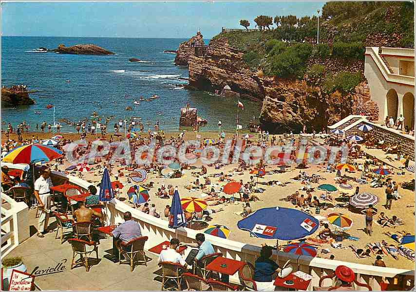 CPSM Biarritz La Plage du Port Vieux Au fond le rocher de la Vierge