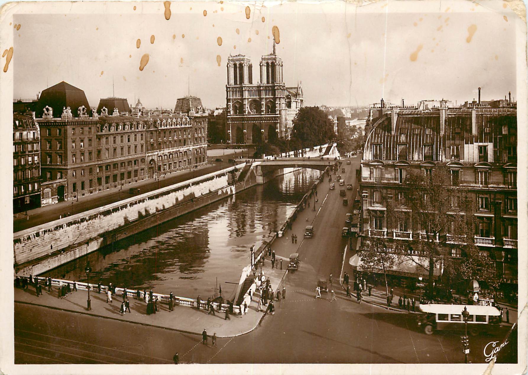 Notre-Dame — vue depuis la Seine — Véritable Photo, n°505