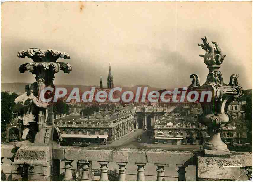 CPSM Nancy (M et M) Vue sur la Place Stanislas et l'Eglise