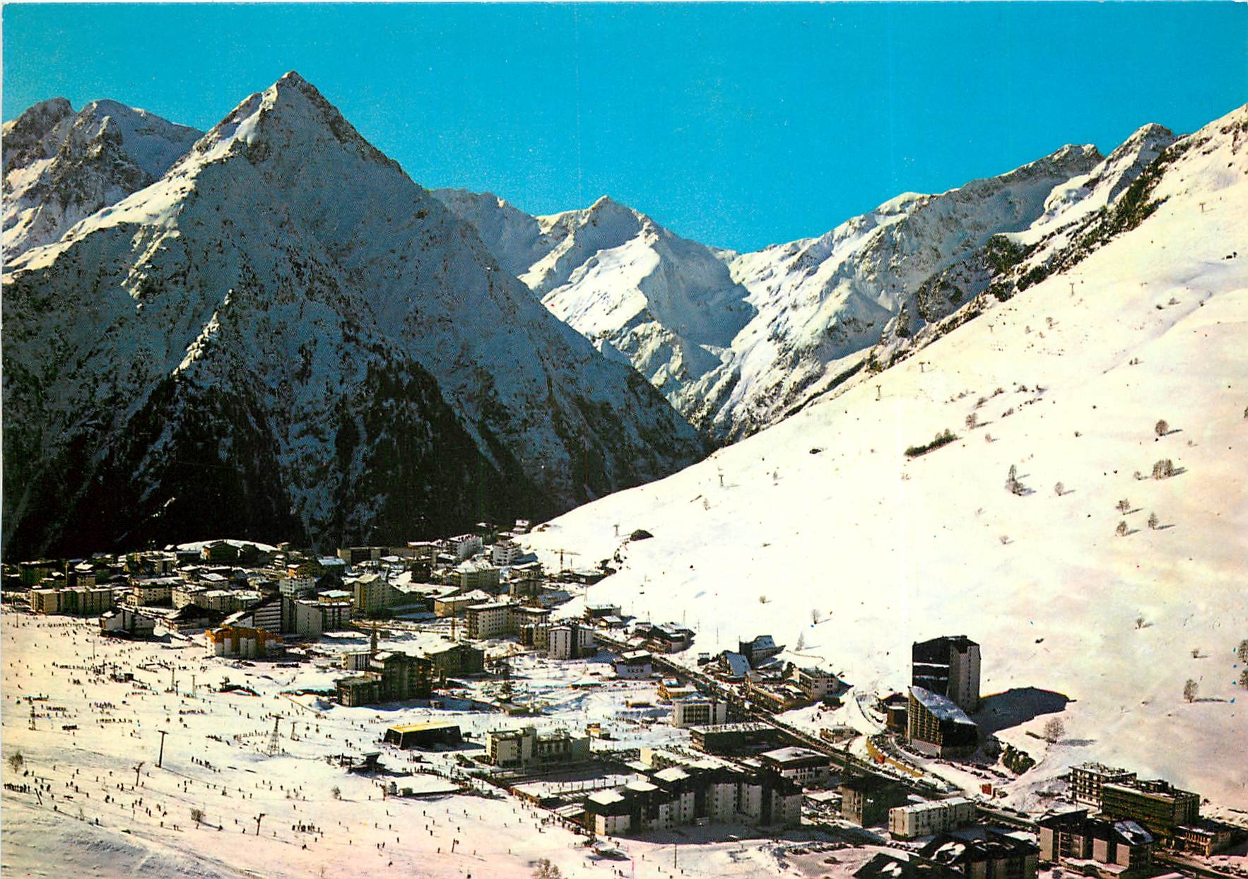 Les 2 Alpes (Isère) — Vue aérienne — Éditions Célepar
