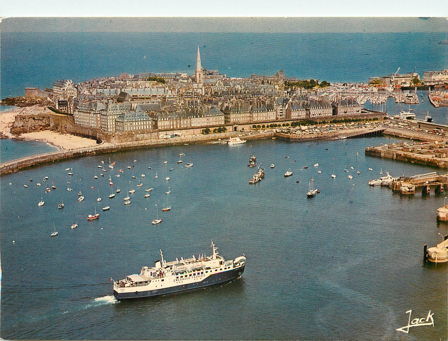 Saint-Malo — vista aérea del puerto con ferry — editor 'Coulours de Bretagne' n°3475