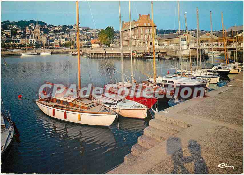 CPSM Trouville (Calvados) Vue des Quais les Yachts