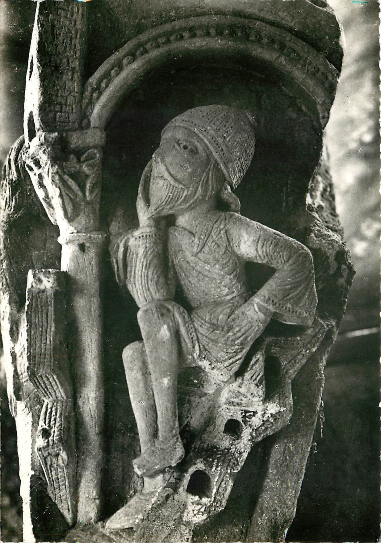 Cathédrale d'AUTUN (S.-et-L.) — St-Joseph à la réception des Mages — Chapiteau (XIIe s.)