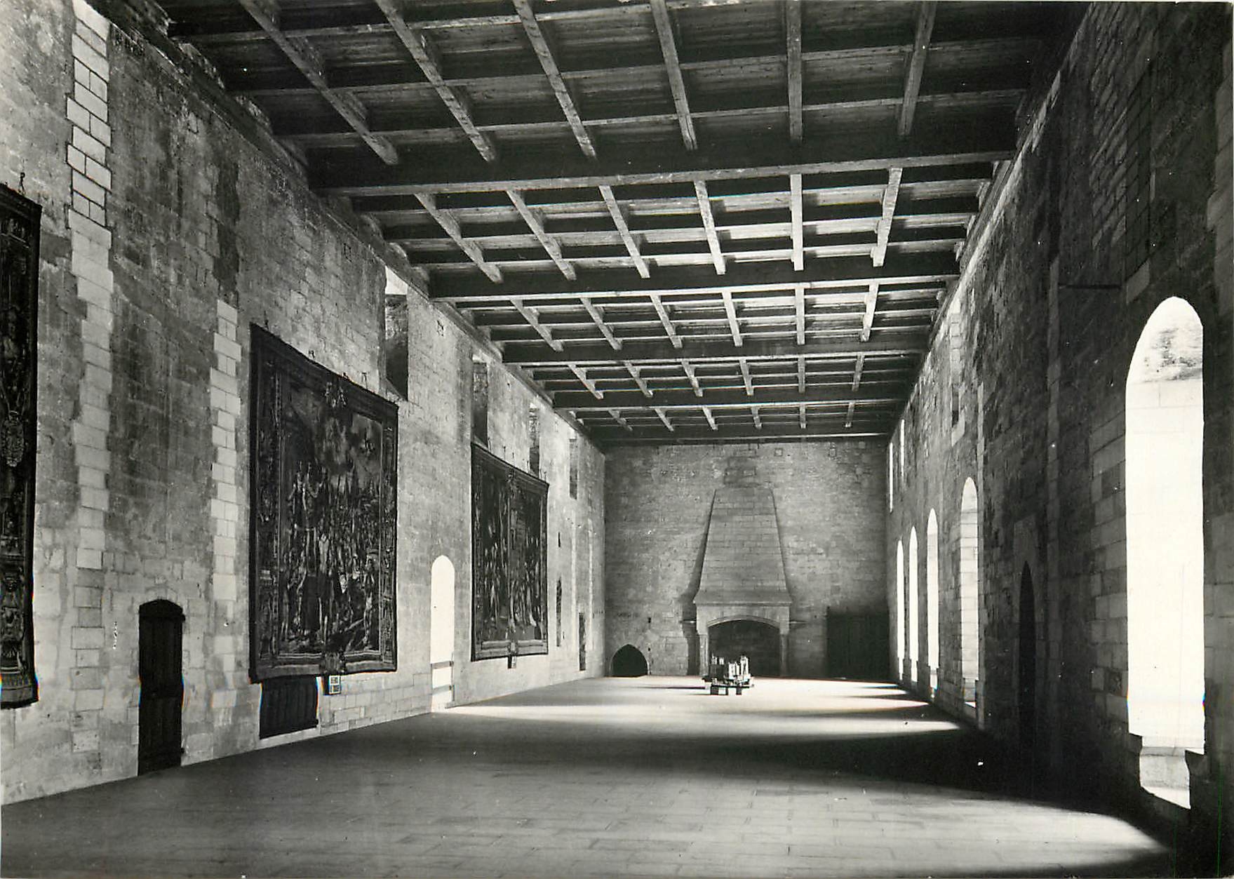 Avignon (Vaucluse) — Palais des Papes (XIVe s.) Salle des Festins, dite « Grand Tinel » — Service Commercial Palais Historiques III - Paris