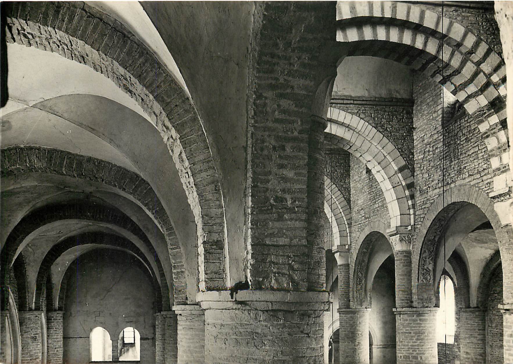 CPSM Tournus (S et L) Eglise Saint Philibet (X e XIIe s) les Voutes du Collateral Nord et de la Nef