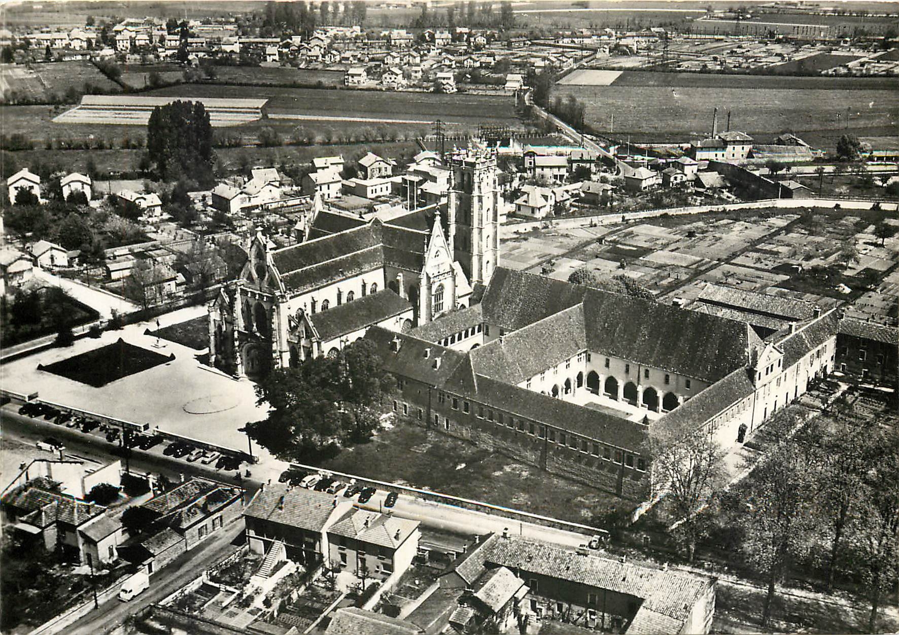 Bourg-en-Bresse (Ain) — L'Église et le Monastère de Brou — (Cl. Ray Delvert - Villeneuve-sur-Lot)