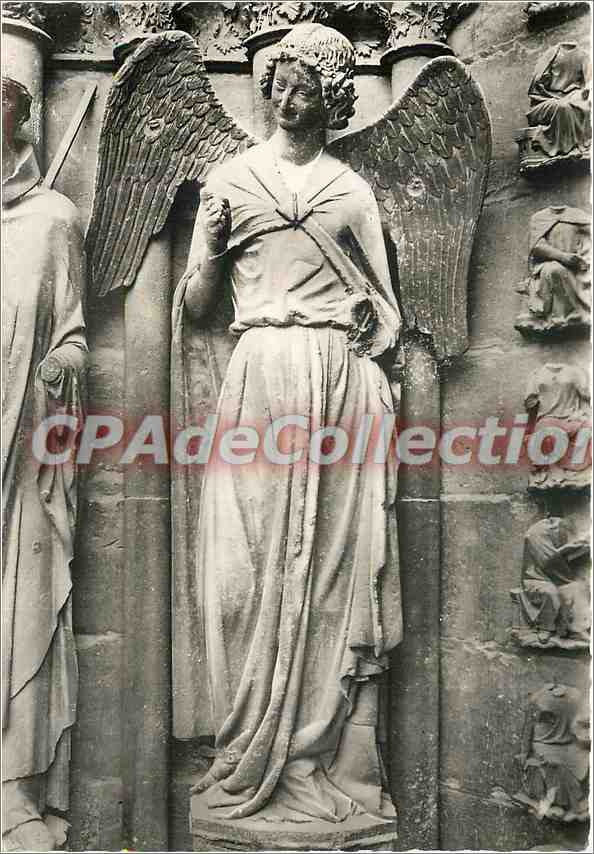 CPSM Cathedrale de Reims l'Ange Gardien de St Nicoise nomme Sourire de Reims Porche Nord du Grand Po