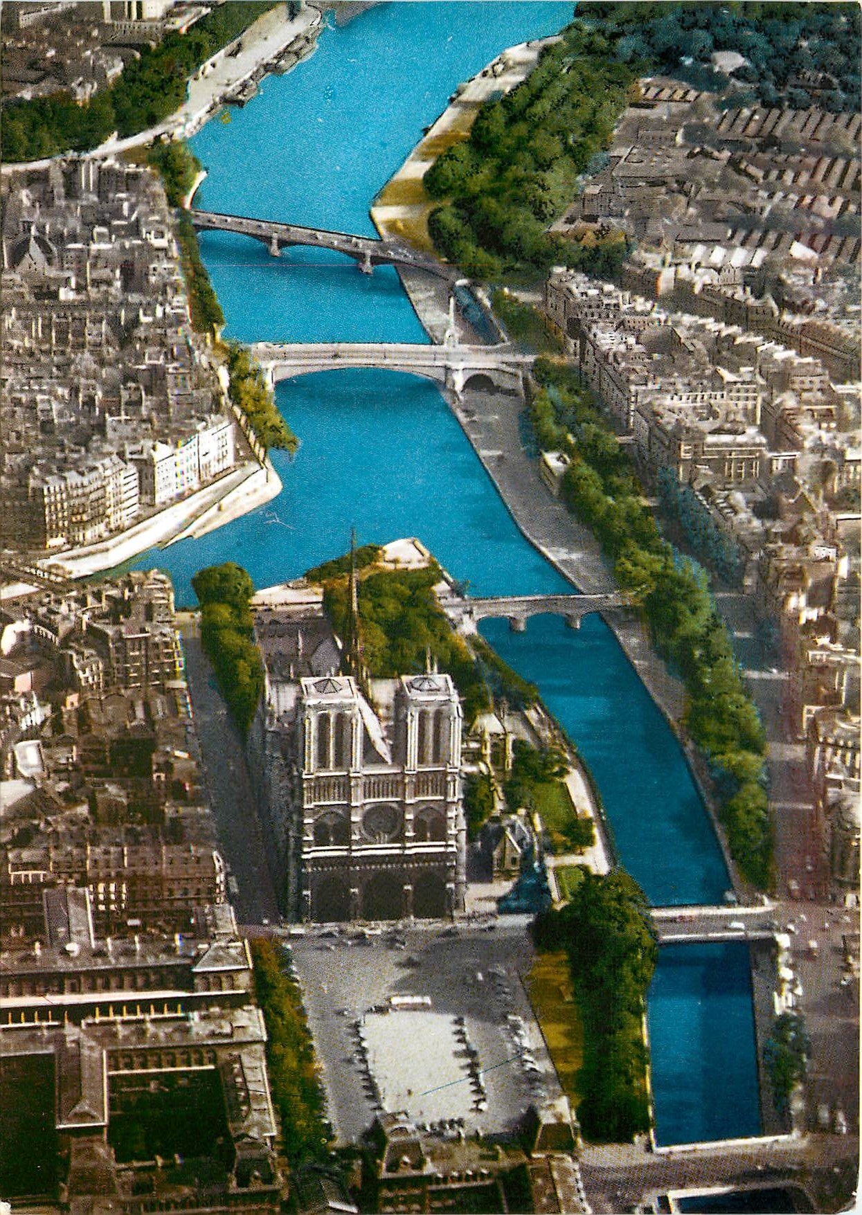 CPSM Paris Vue aerienne N D et la Seine
