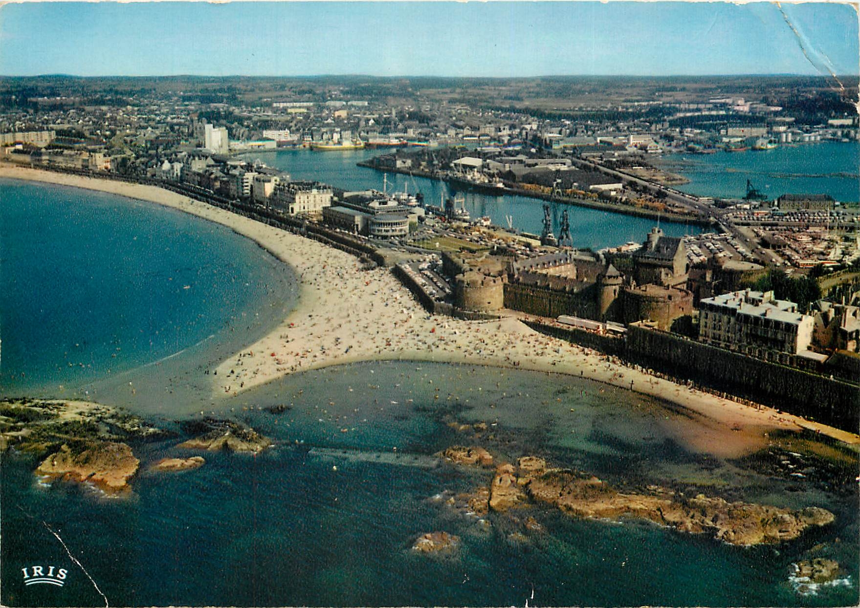 Saint-Malo - Vue aérienne du château, de la plage et du Sillon — IRIS