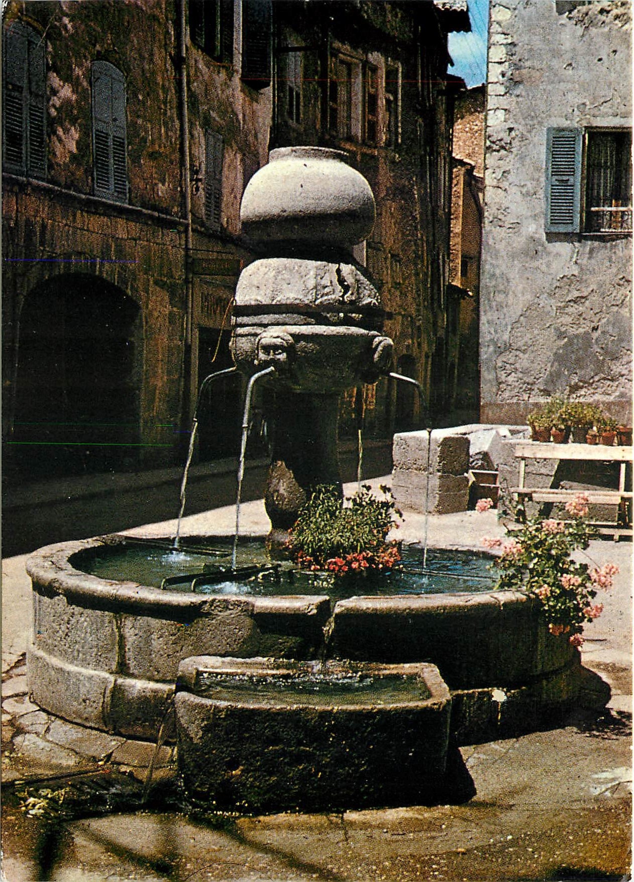 Fontaine aux Lions — Castellane — Editions Photoguy