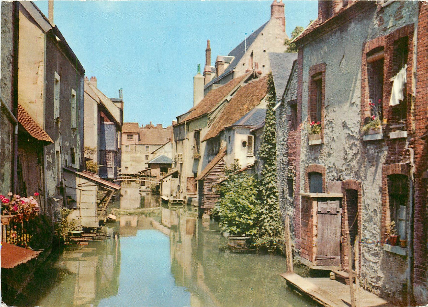 CPSM Montargis (Loiret) La Venise du Gatinais rue sur l'eau