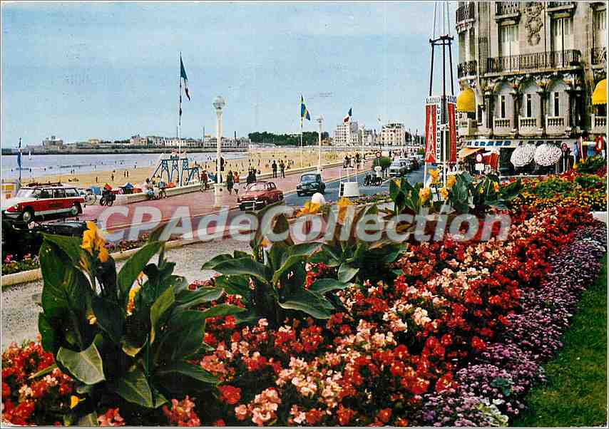 CPSM Les Sables d'Olonne (Vendee) La plage parmi les fleurs