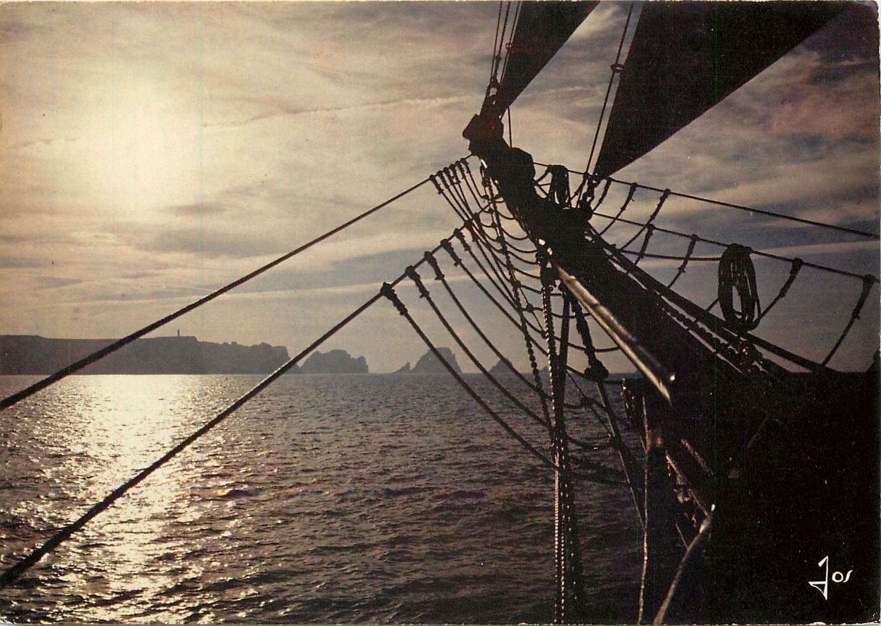 Vue de la mer depuis un voilier — Jos — Éditions d'Art Jos