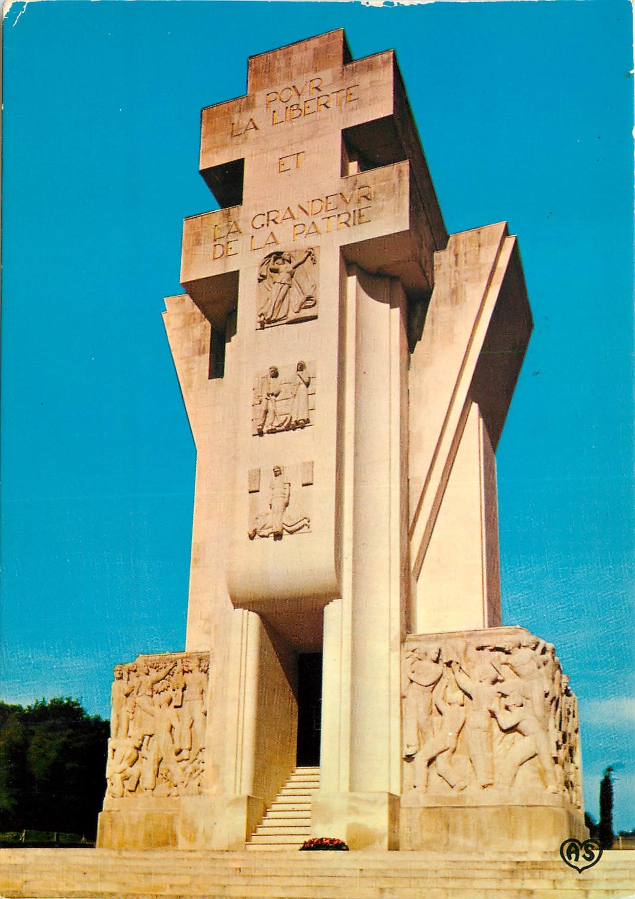 CPSM Sites des Charentes Chasseneuil sur Bonnieure (Charente) Memorial de la resistance cimetiere na