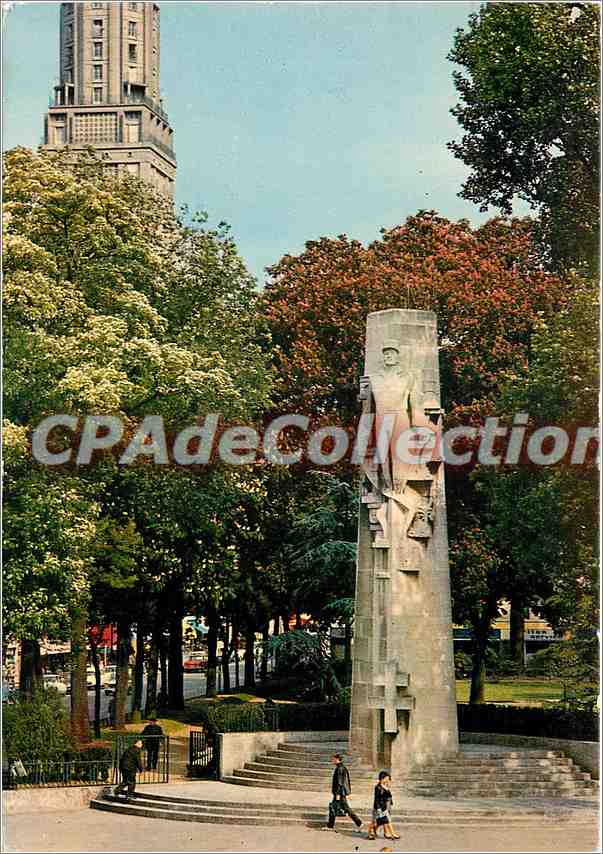 CPSM Amiens (Somme) Monument du Maree hal Leclerc par Joel et Jan Martel et la place Rene Goblet