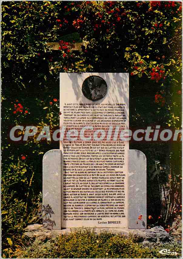 CPSM Mouilleron en Pareds (Vendee) La stele erigee en l'Honneur du Marechal de Lattre de Tassigny et