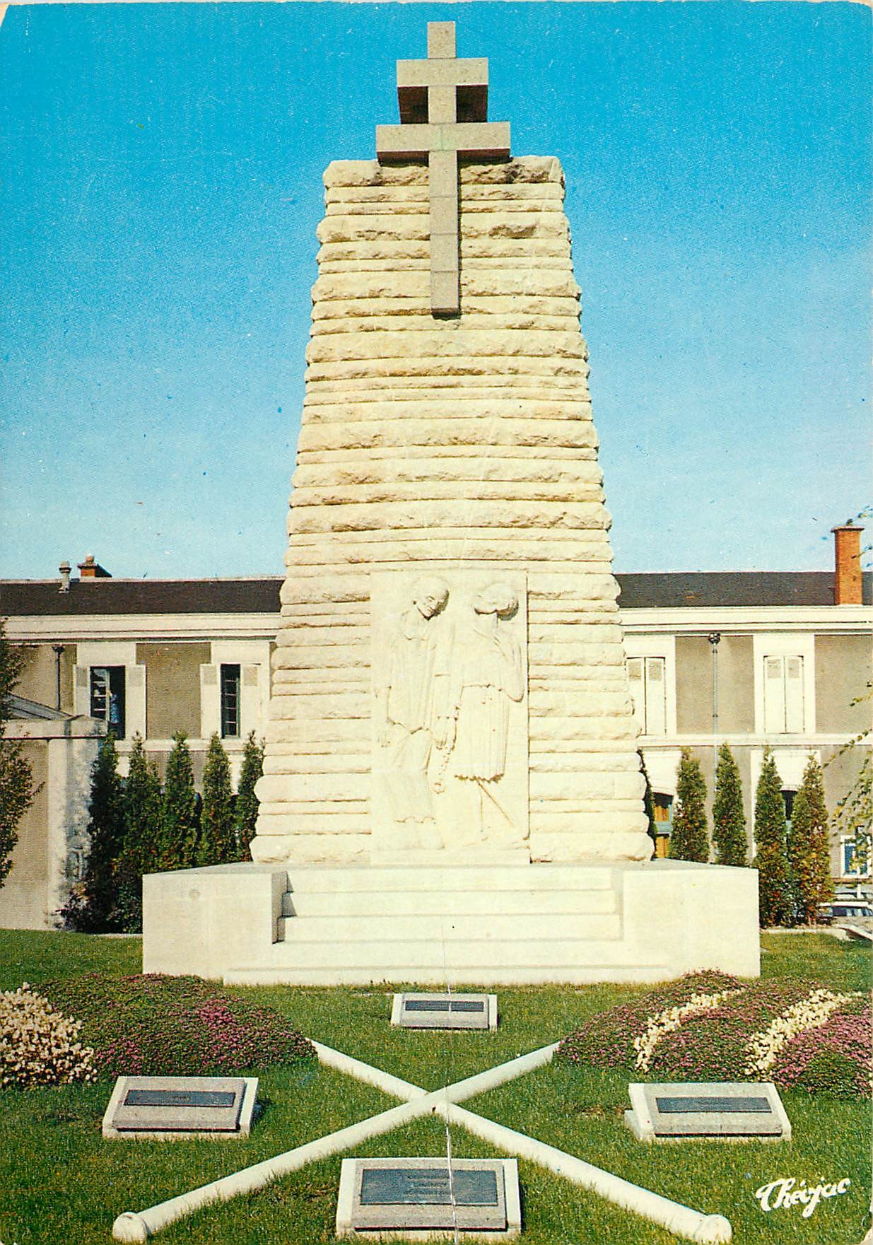 CPSM Angouleme (Charente) Le monument des martyrs de la Deporation