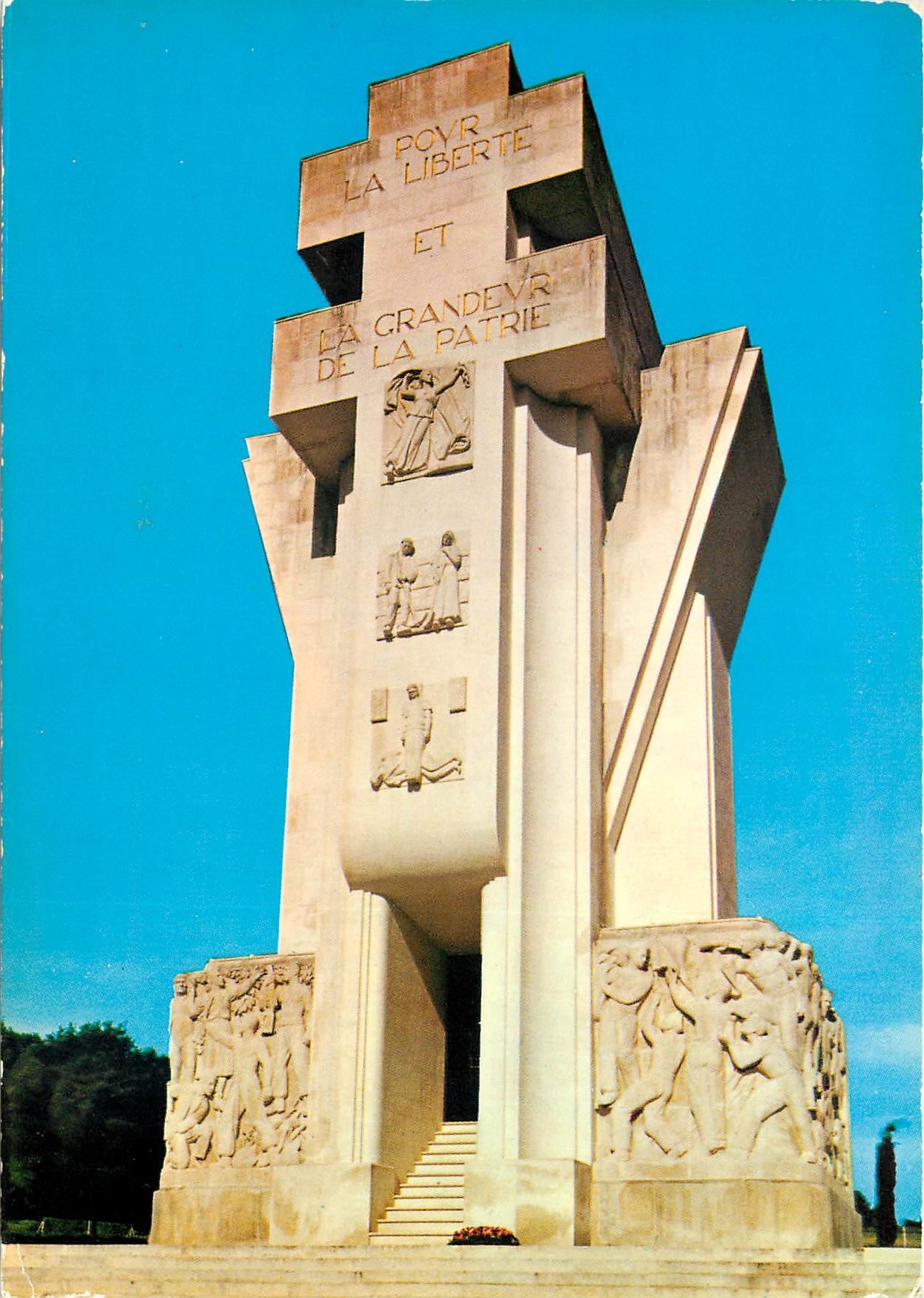 CPSM Sites des Charentes Chasseneuil sur Bonnieure (Charente) Memorial de la resistance Cimetiere na