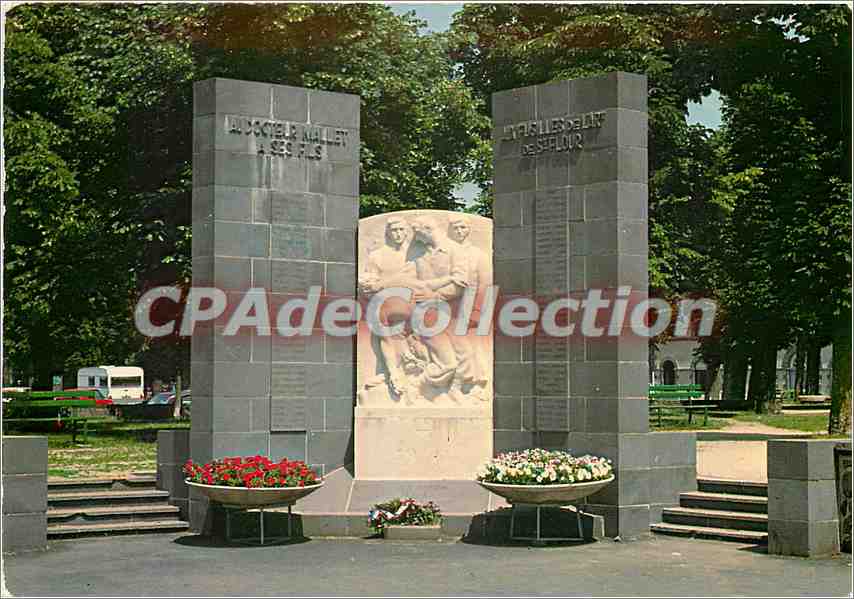 CPSM Saint Flour (Cantal) Monument au Docteur Mallet et ses Fils