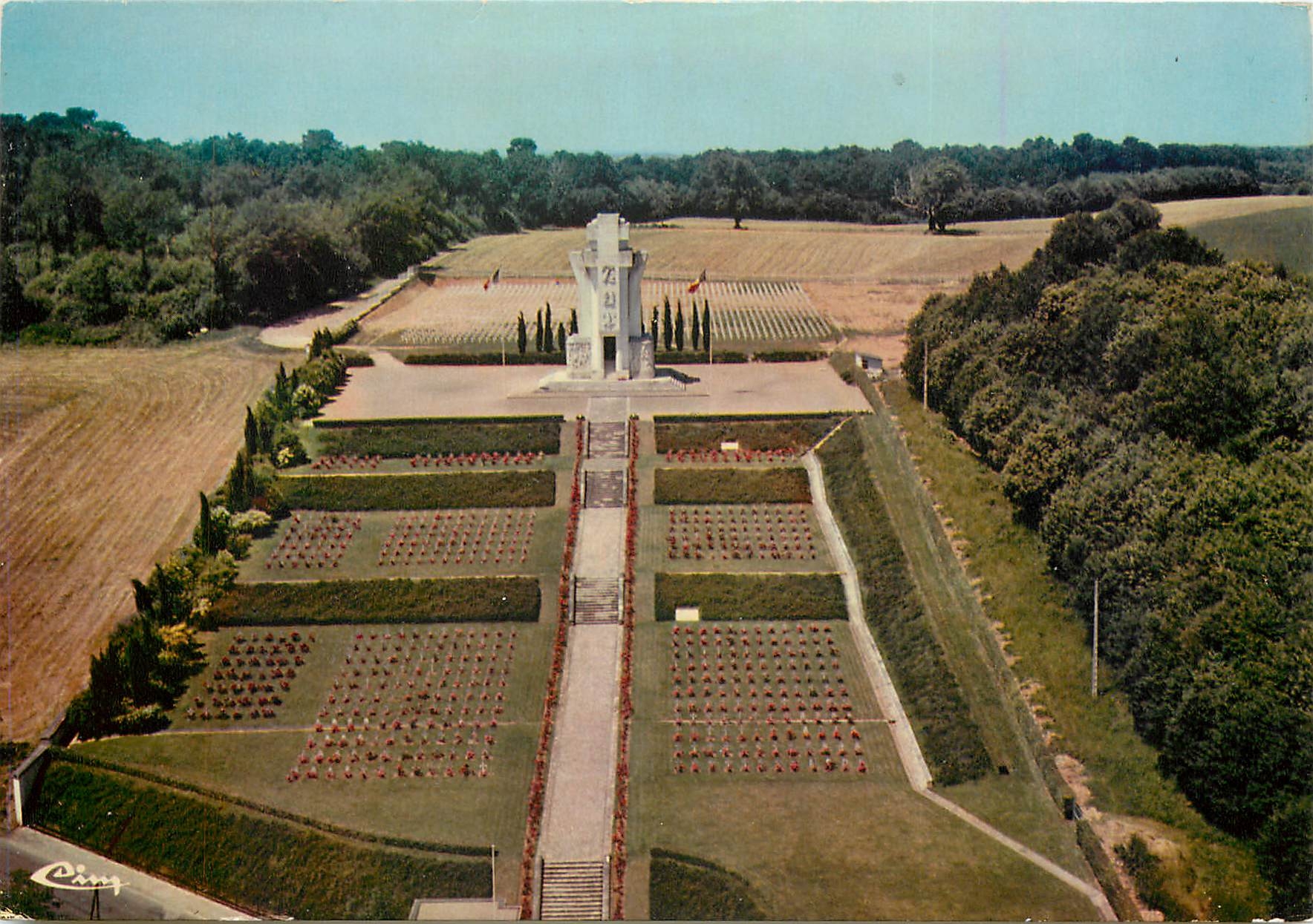Chasseneuil (16) - Mémorial de la Résistance — inauguré le 21-10-1951 — éditeur Combier Imprimeur Macon