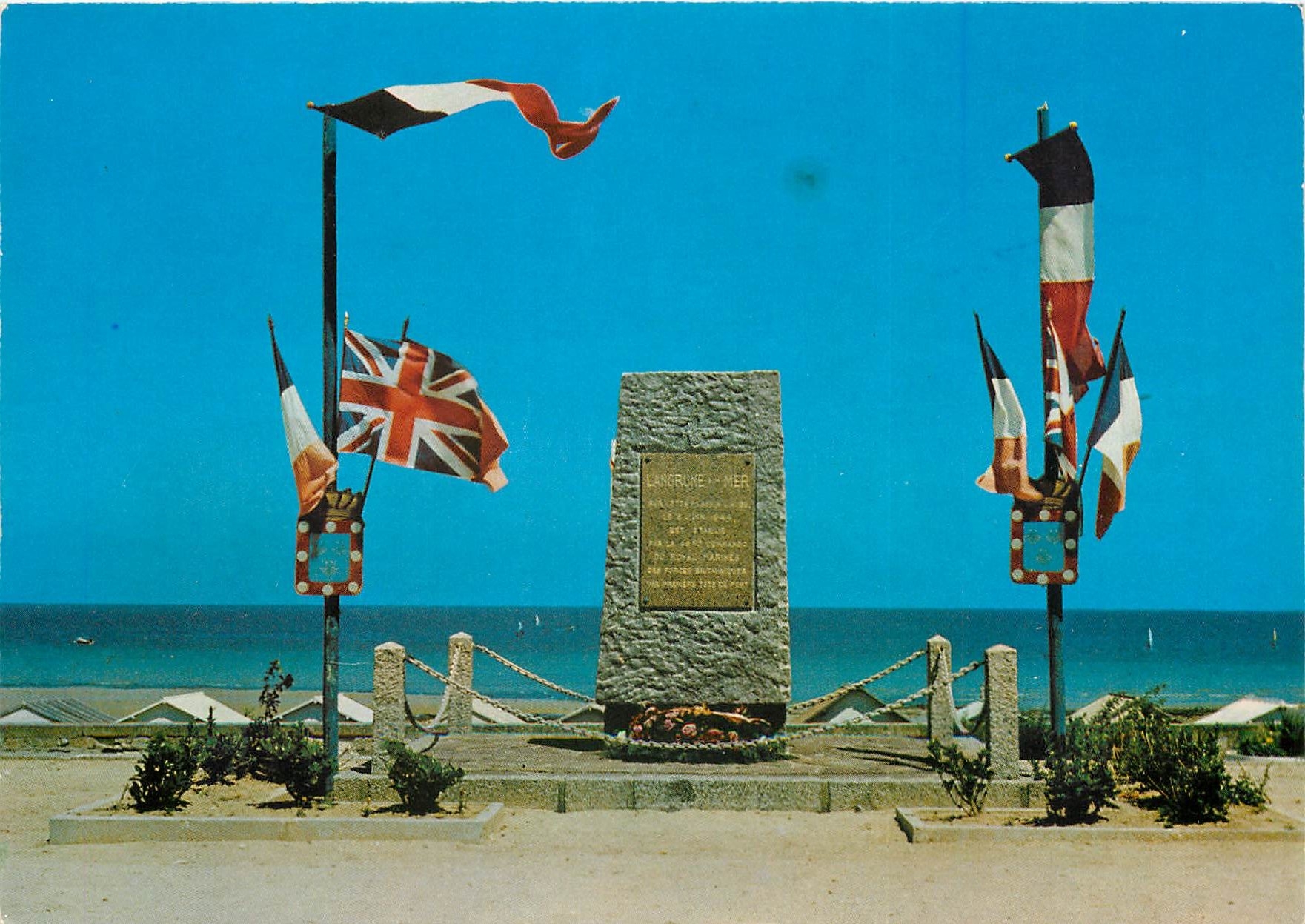 Halbmoderne Ansichtskarte Langrune sur Mer (Calvados) Das Gedenkmal des Landeangriffs der Alliierten Armeen 6. Juni 1