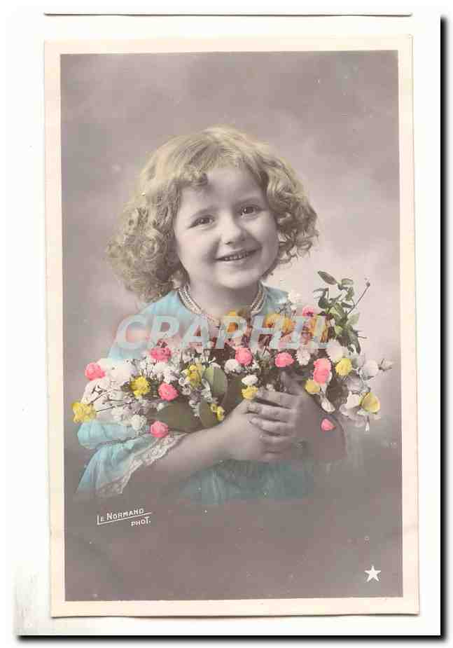CPA fantaisie Enfant et fleurs