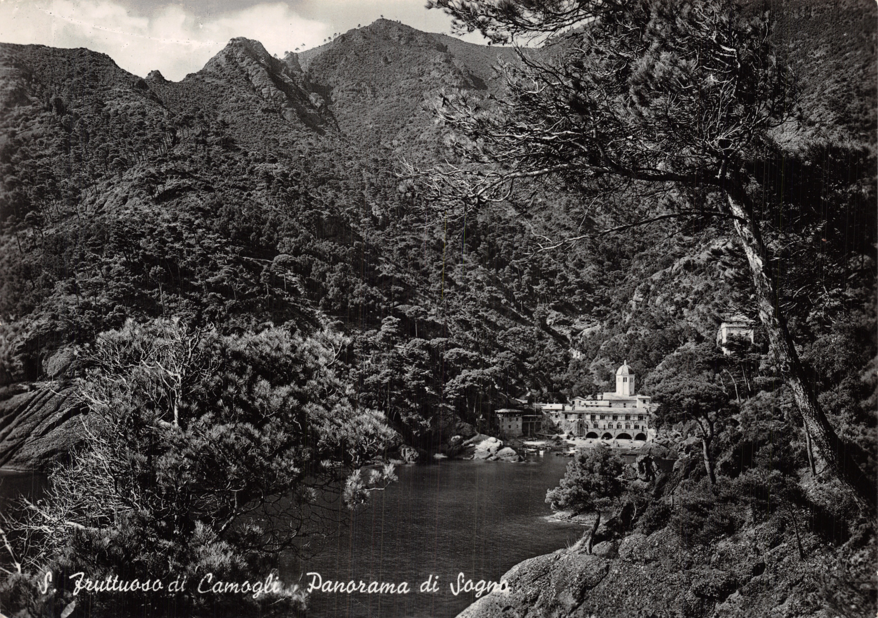 Panorama de Sogno — vue sur un édifice au bord d'un lac, entouré de montagnes boisées — Ed. Ingolotti, n° 8528