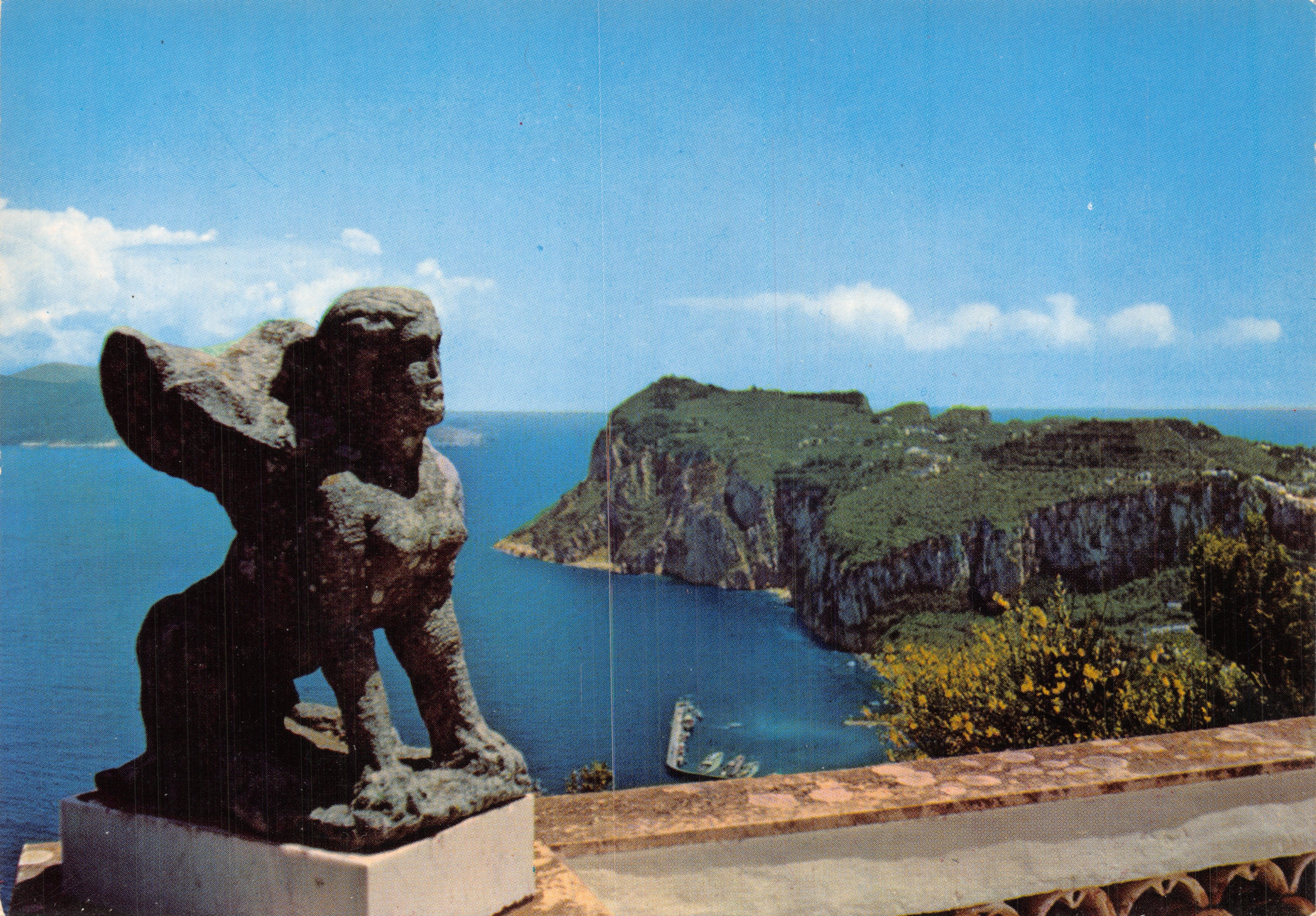 Anacapri - Villa San Michele — statue de sphinx étrusque, vue sur la mer