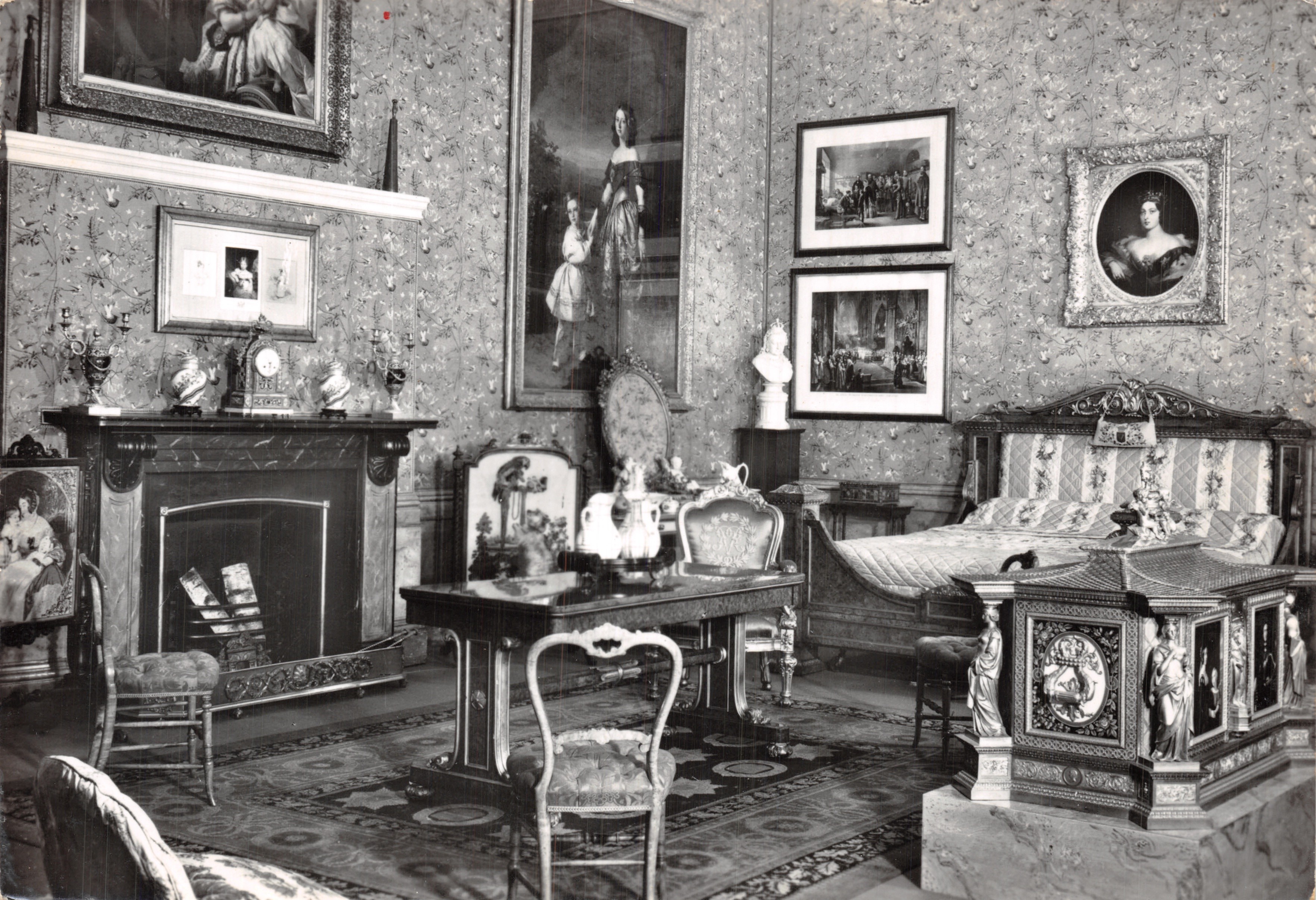 Chambre de la Reine Victoria — Kensington Palace — éditeur : Trustees of the London Museum