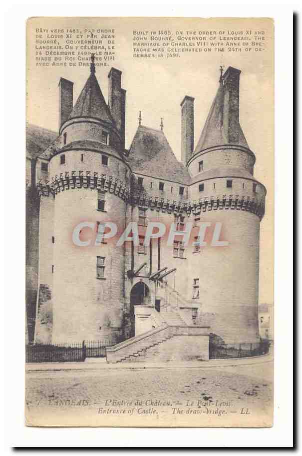 Langeais CPA L'entree du chateau Le pont levis