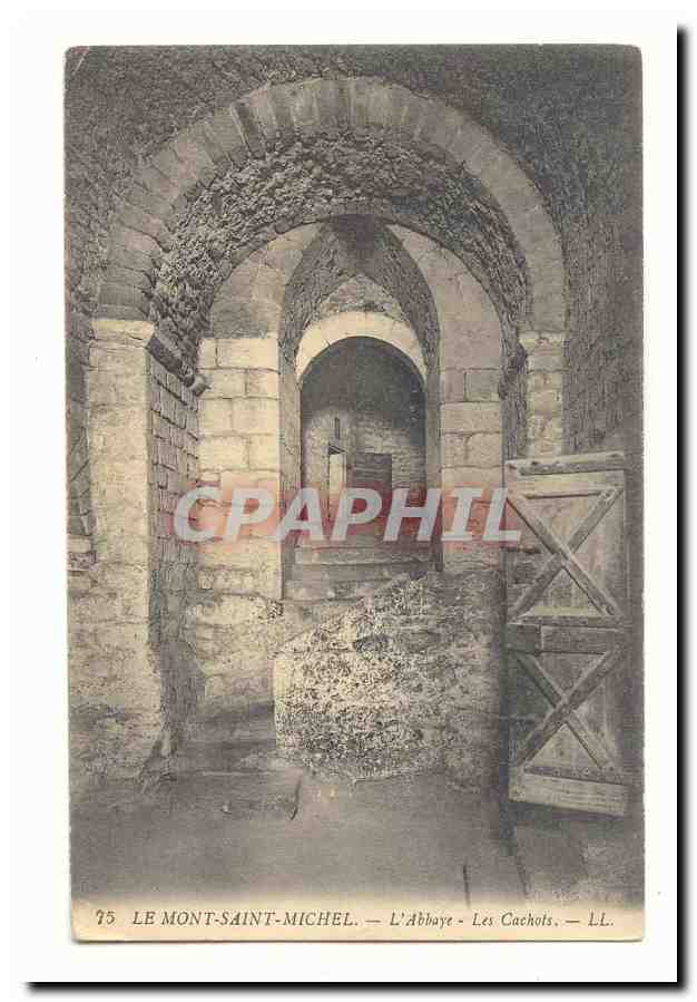 Le Mont Saint Michel CPA L'abbaye Les cachots