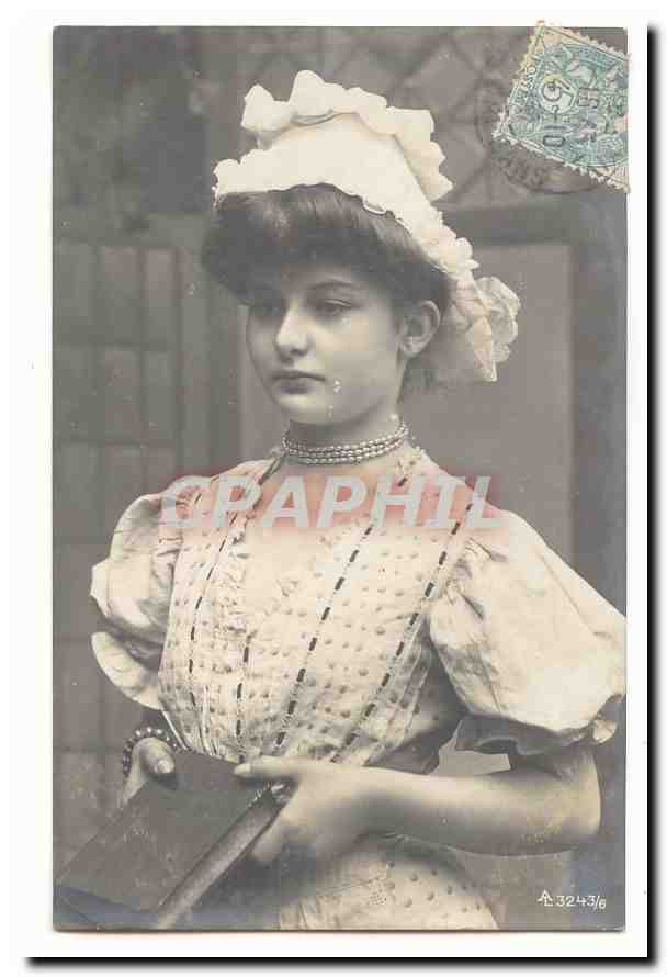 CPA Coifee Jeune femme