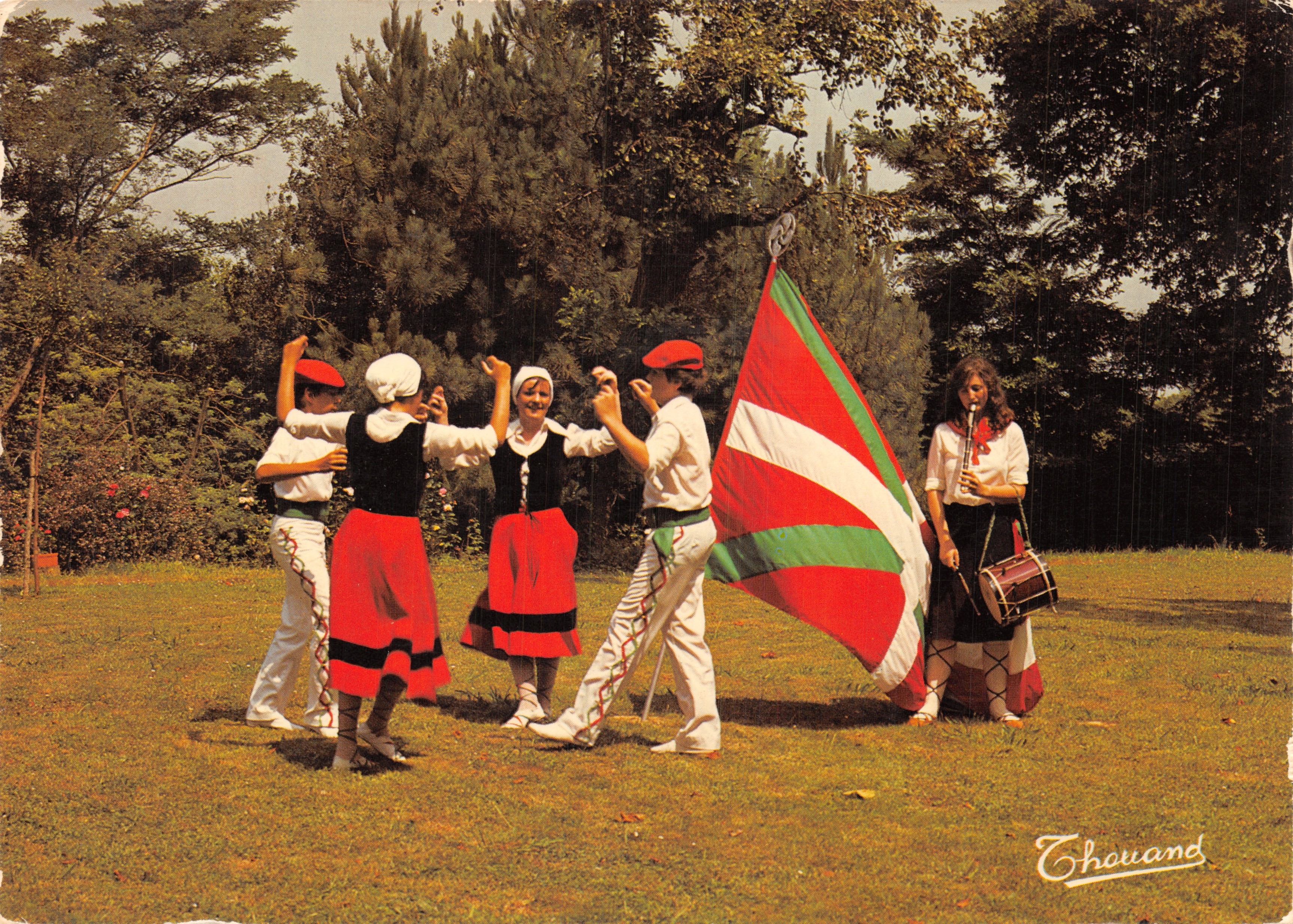 Danse basque — scène de folklore — éditeur Thourand - Recto
