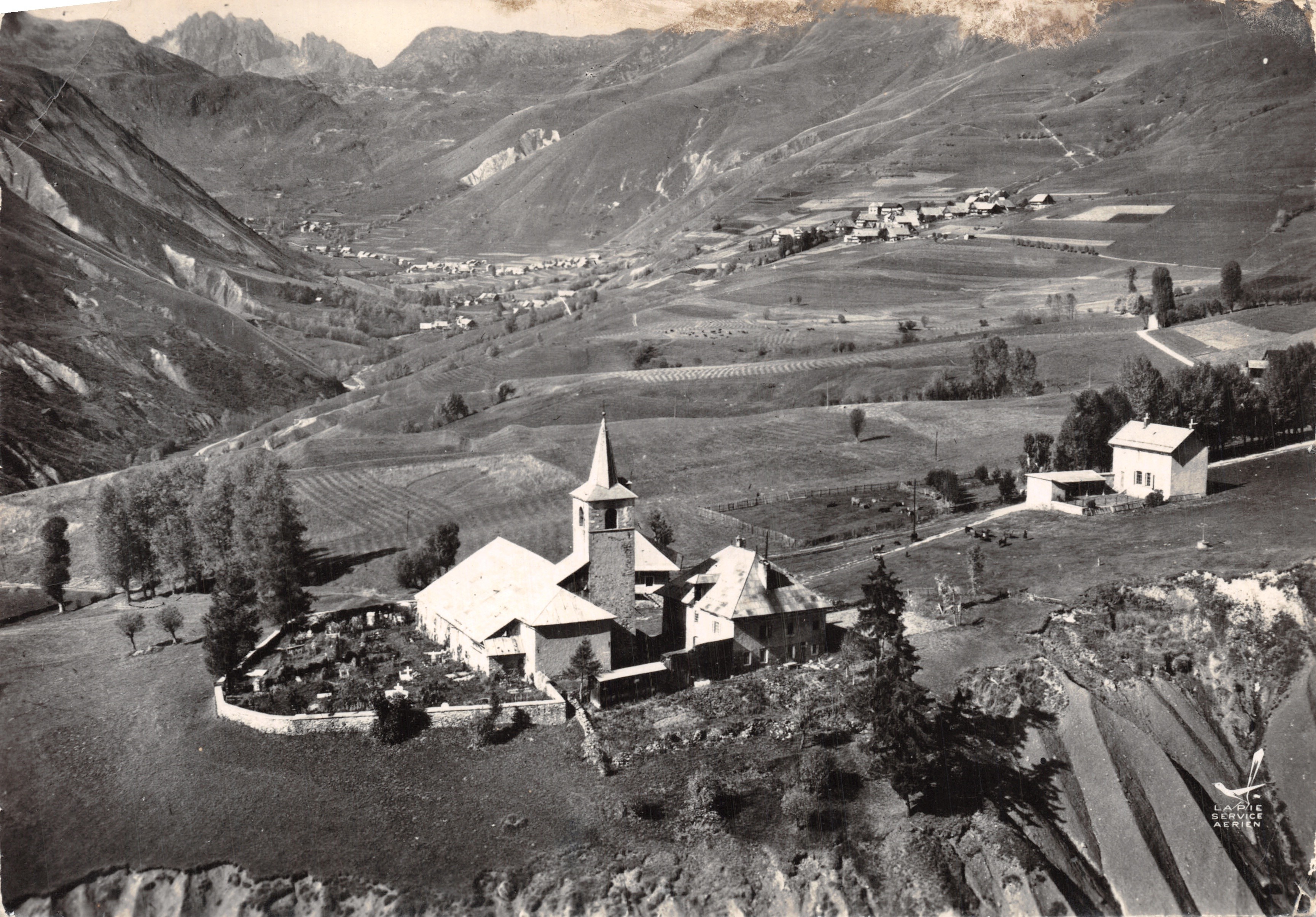 Luftbild von Saint-Jean-d'Arves — Verlag LAPIE SERVICE AERIEN