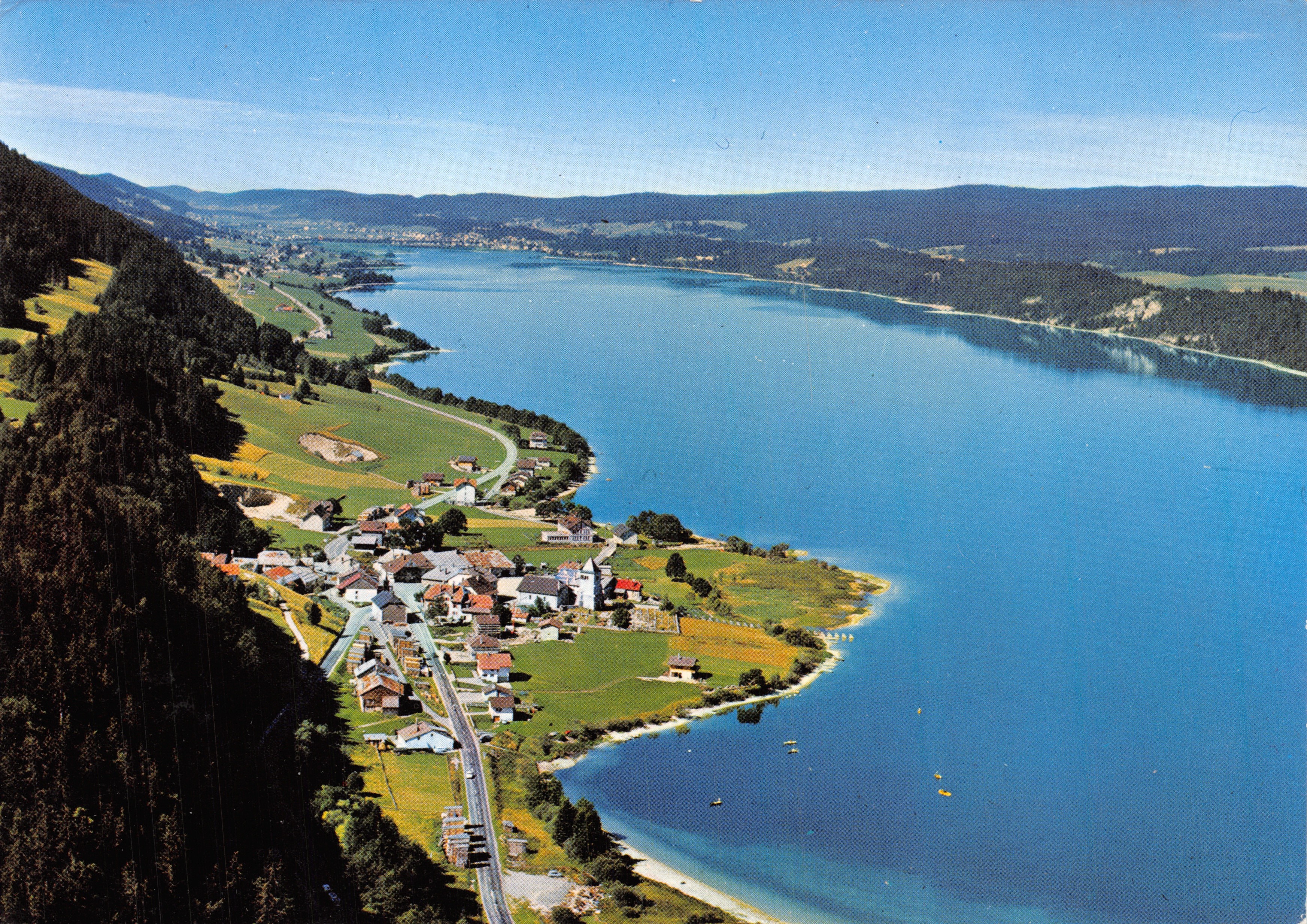 Tal der Joux — See der Joux — Das Kloster — Auf der Karte gedruckt von Colorphoto Édition Deriaz Baulmes