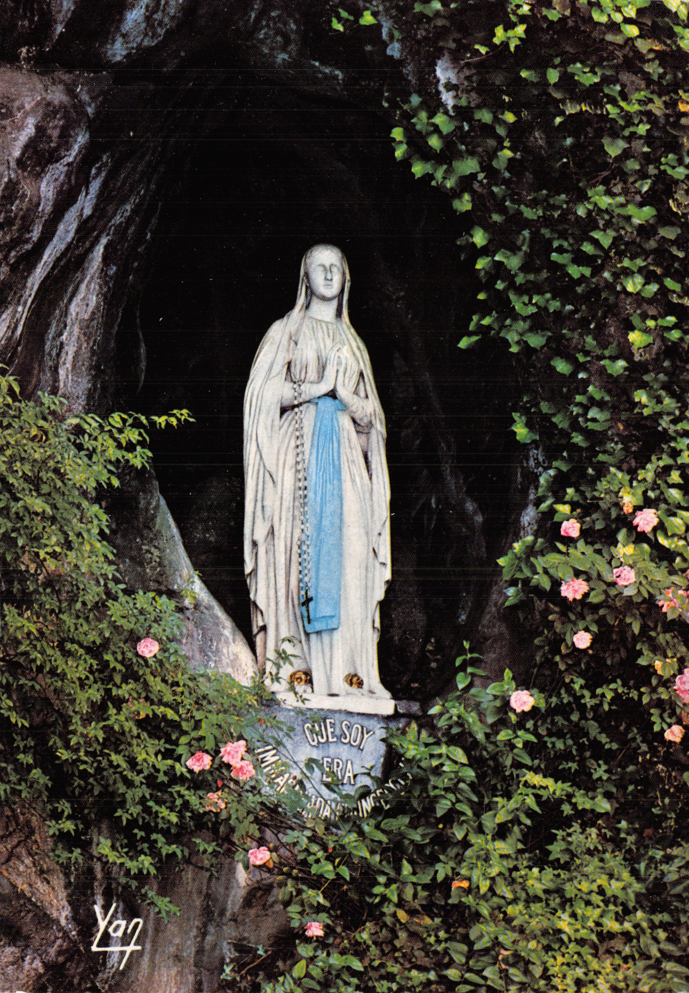 La Vergine della Grotta Miracolosa — statua in una grotta circondata da vegetazione e rose — editore YAN, n. 5003