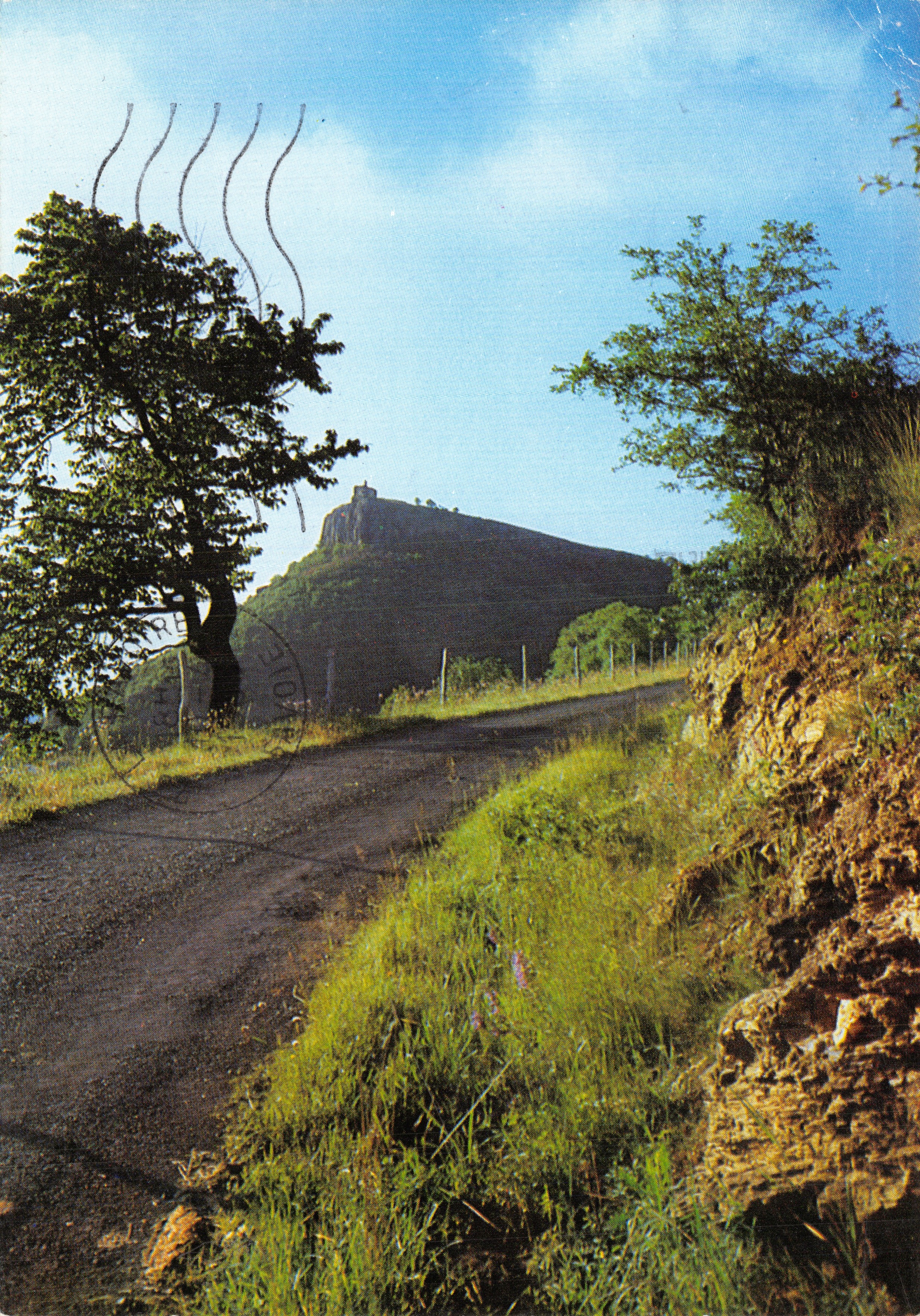 Capilla de Santa Magdalena siglo XIII — vista desde la carretera de Chalet — Éditions WATEL