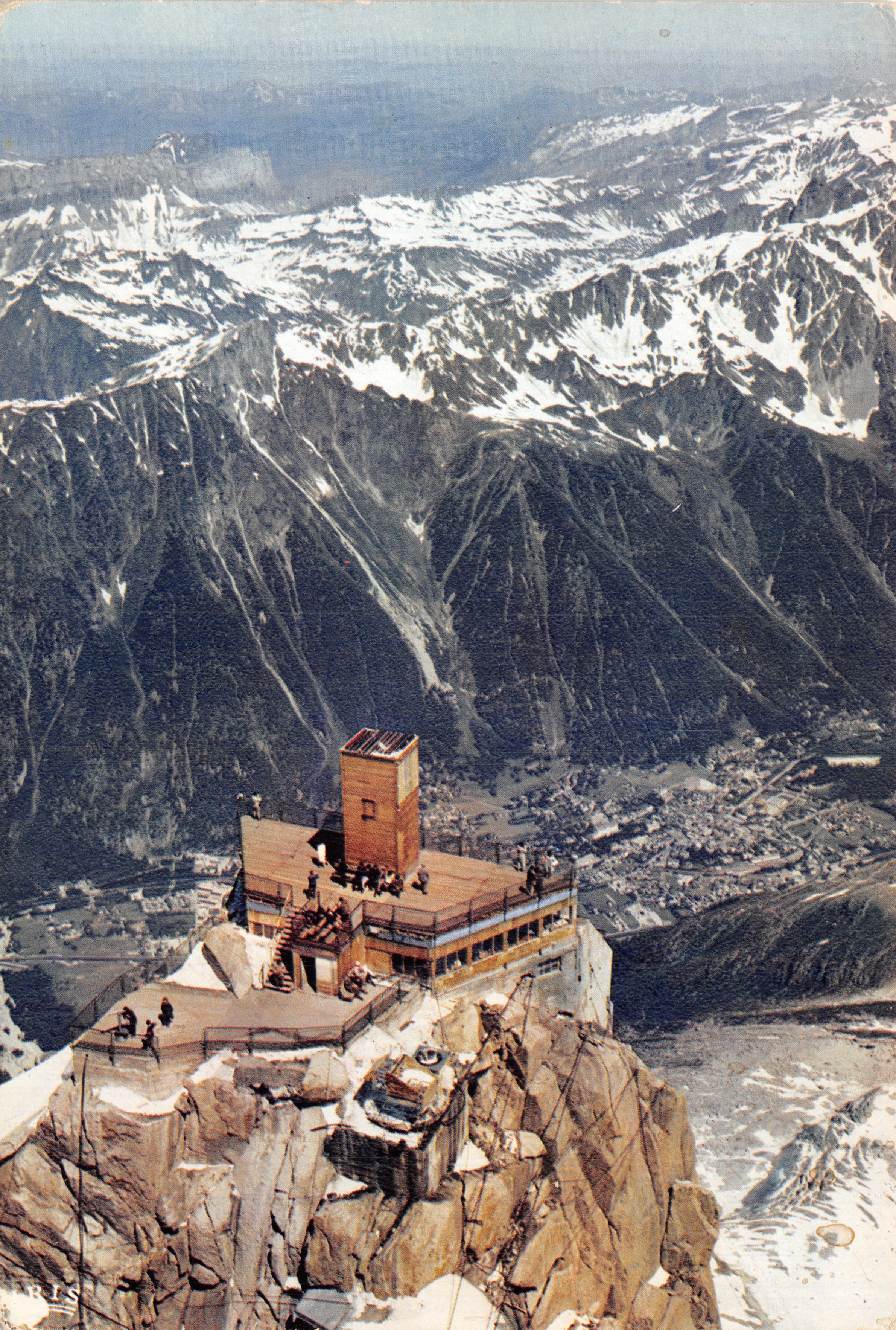 Chamonix - Mont Blanc - Sommet Nord de l'Aiguille du Midi (3842 m) — Vue plongeante sur les Aiguilles Rouges et les Aiguilles Noires — Lumicap